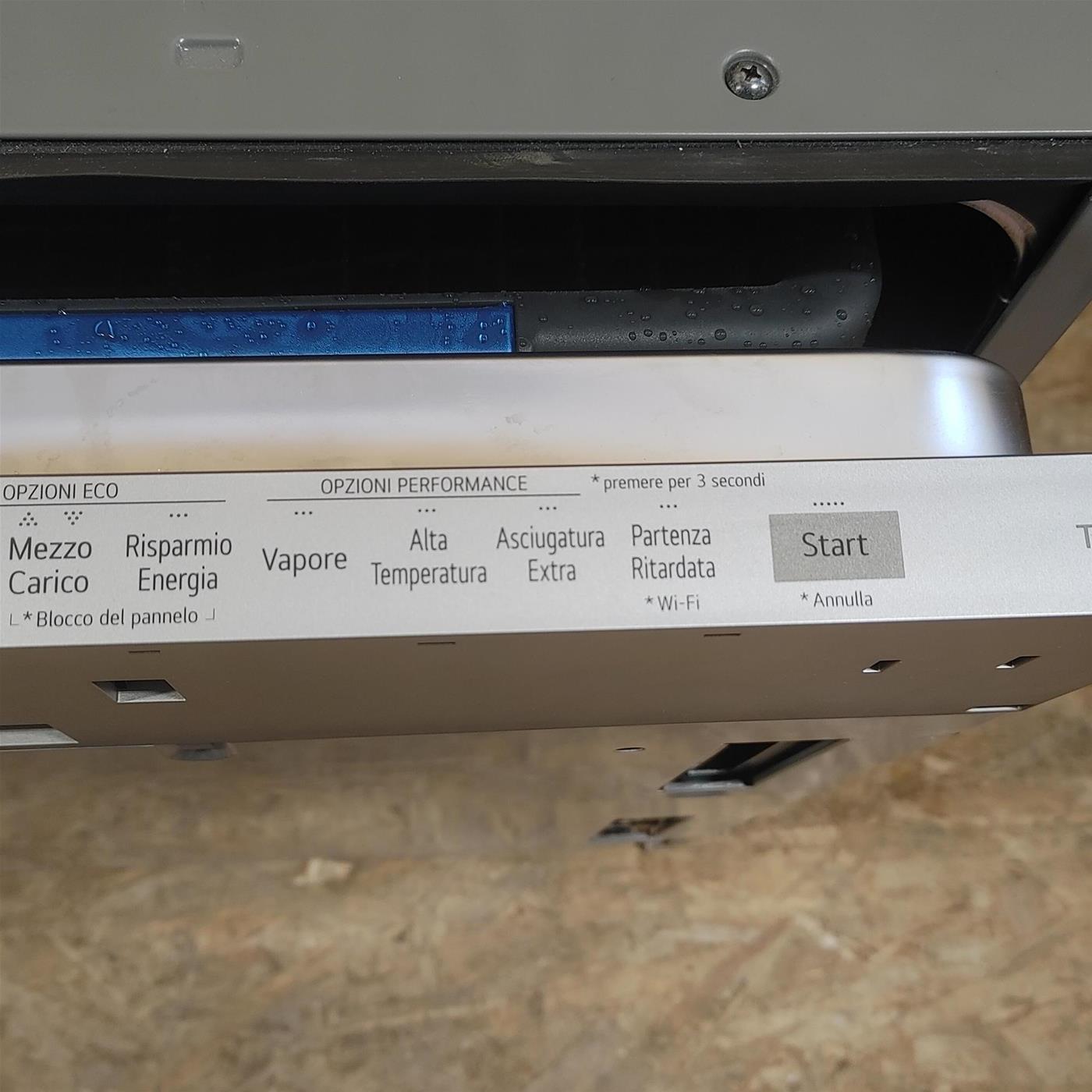 Lavastoviglie LG DB475TXS A scomparsa totale 14 coperti A