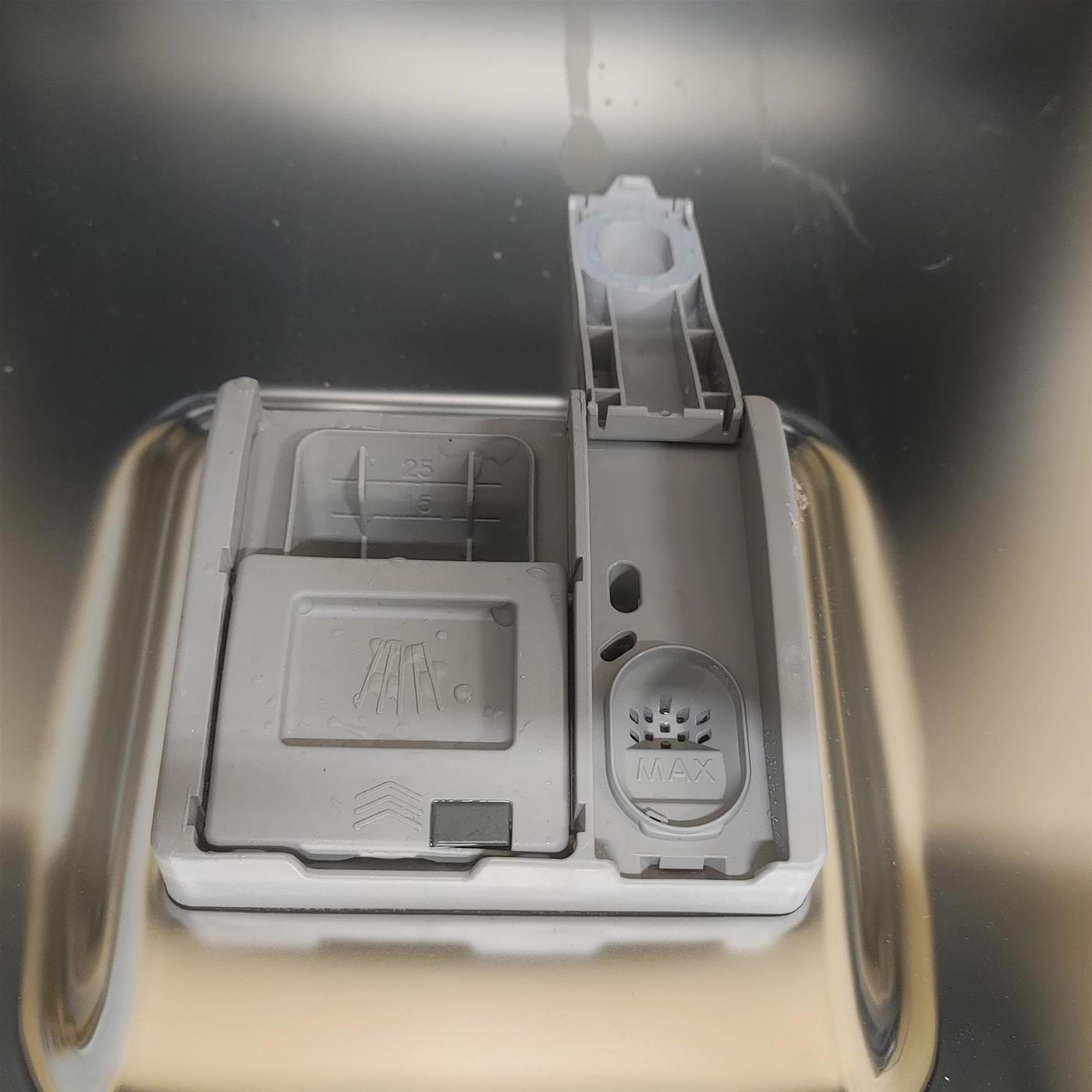 Lavastoviglie LG DB475TXS A scomparsa totale 14 coperti A