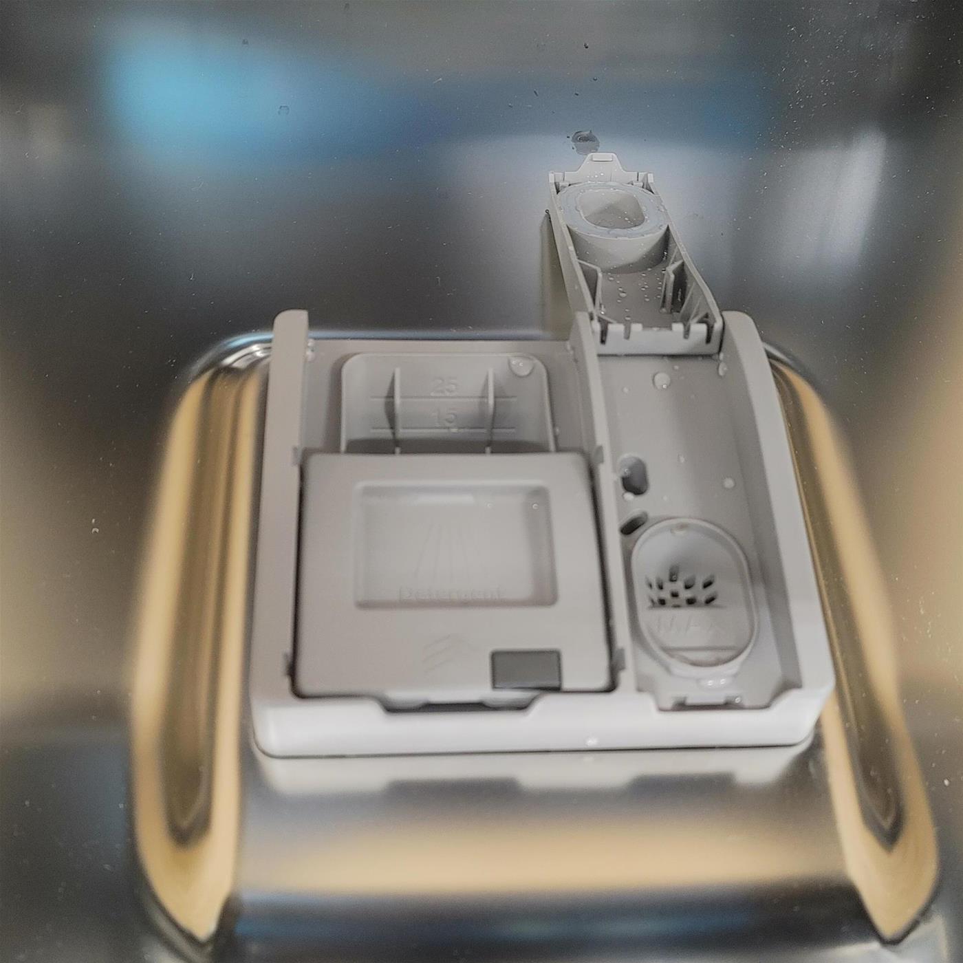 Lavastoviglie LG DB475TXS A scomparsa totale 14 coperti A