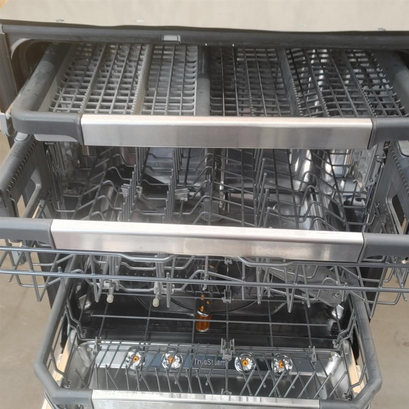 LG QuadWash DB325TXS Lavastoviglie a scomparsa totale Classe E 14 coperti Vapore Wi-Fi