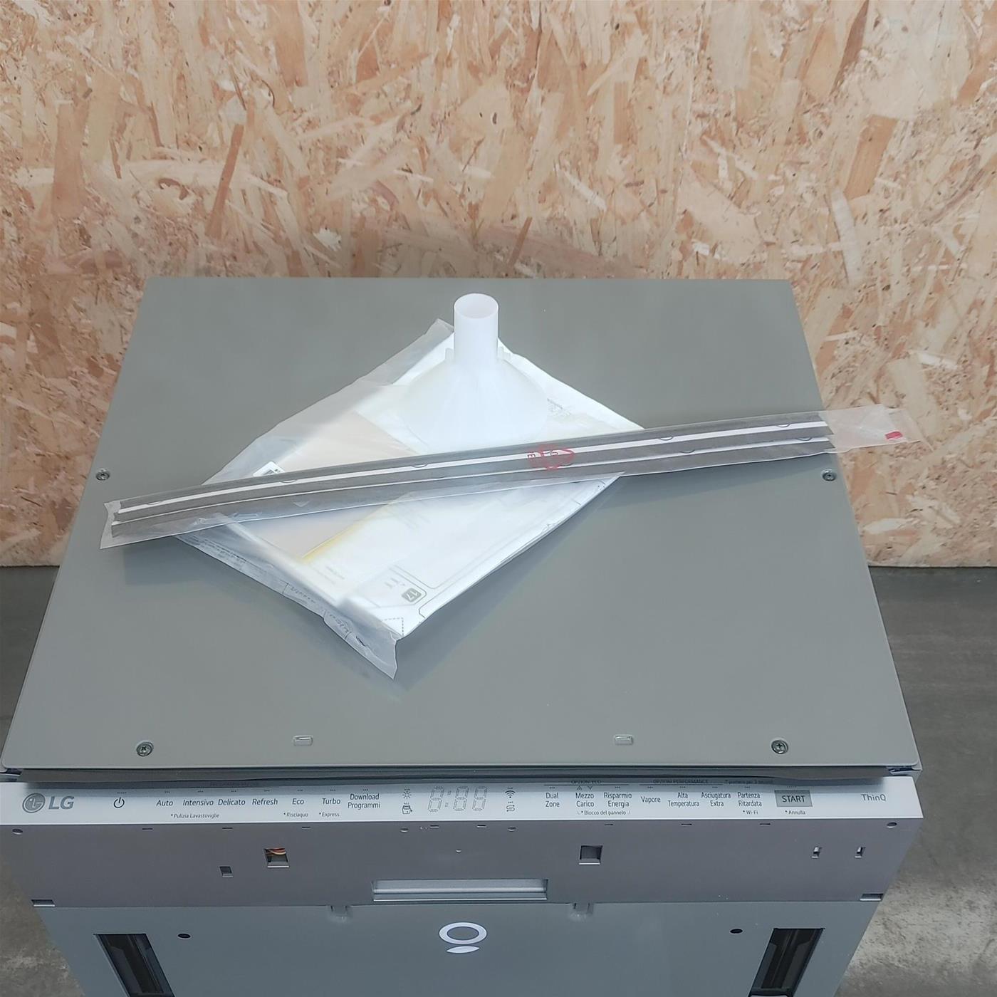 Lavastoviglie LG DB475TXS A scomparsa totale 14 coperti A