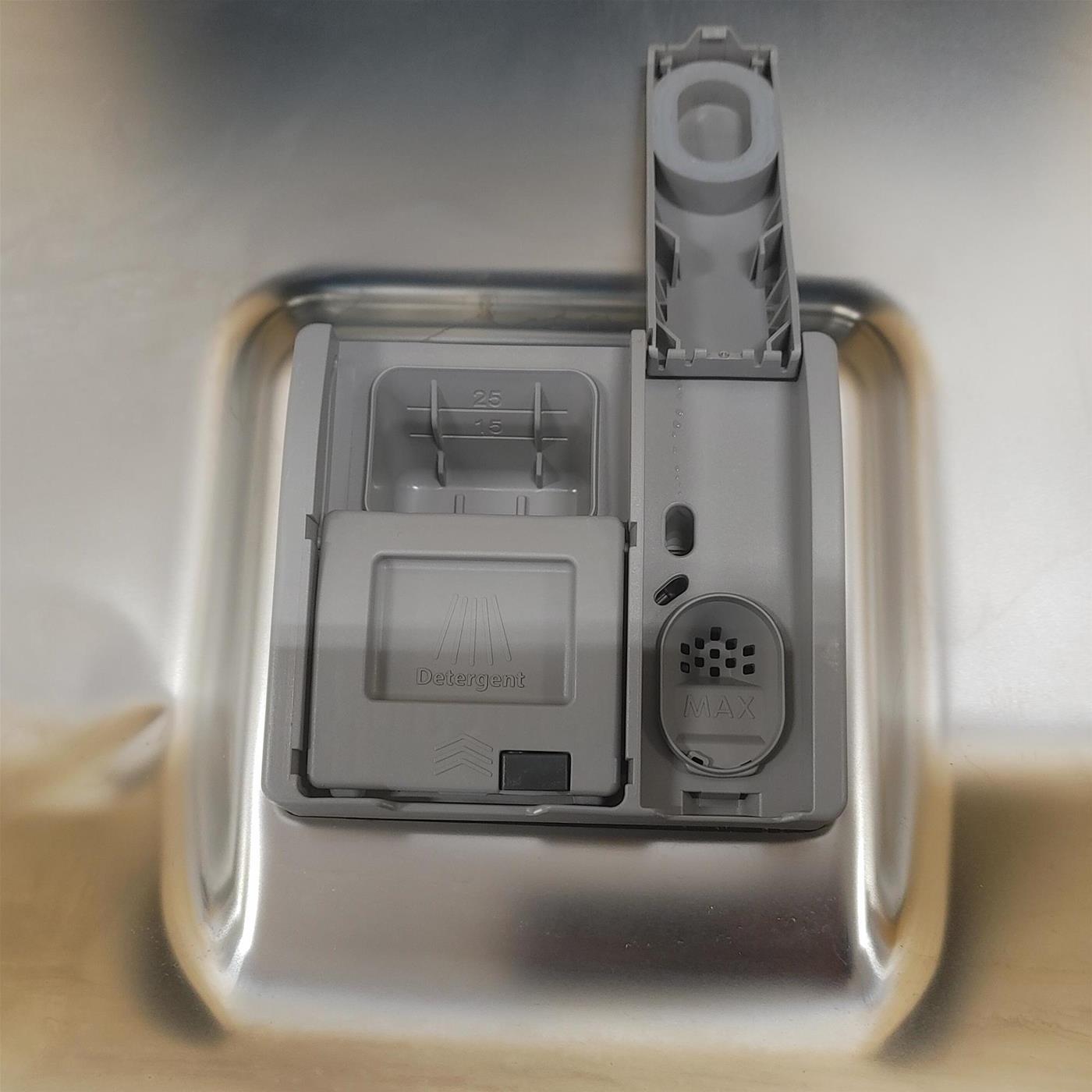 Lavastoviglie LG DB475TXS A scomparsa totale 14 coperti A