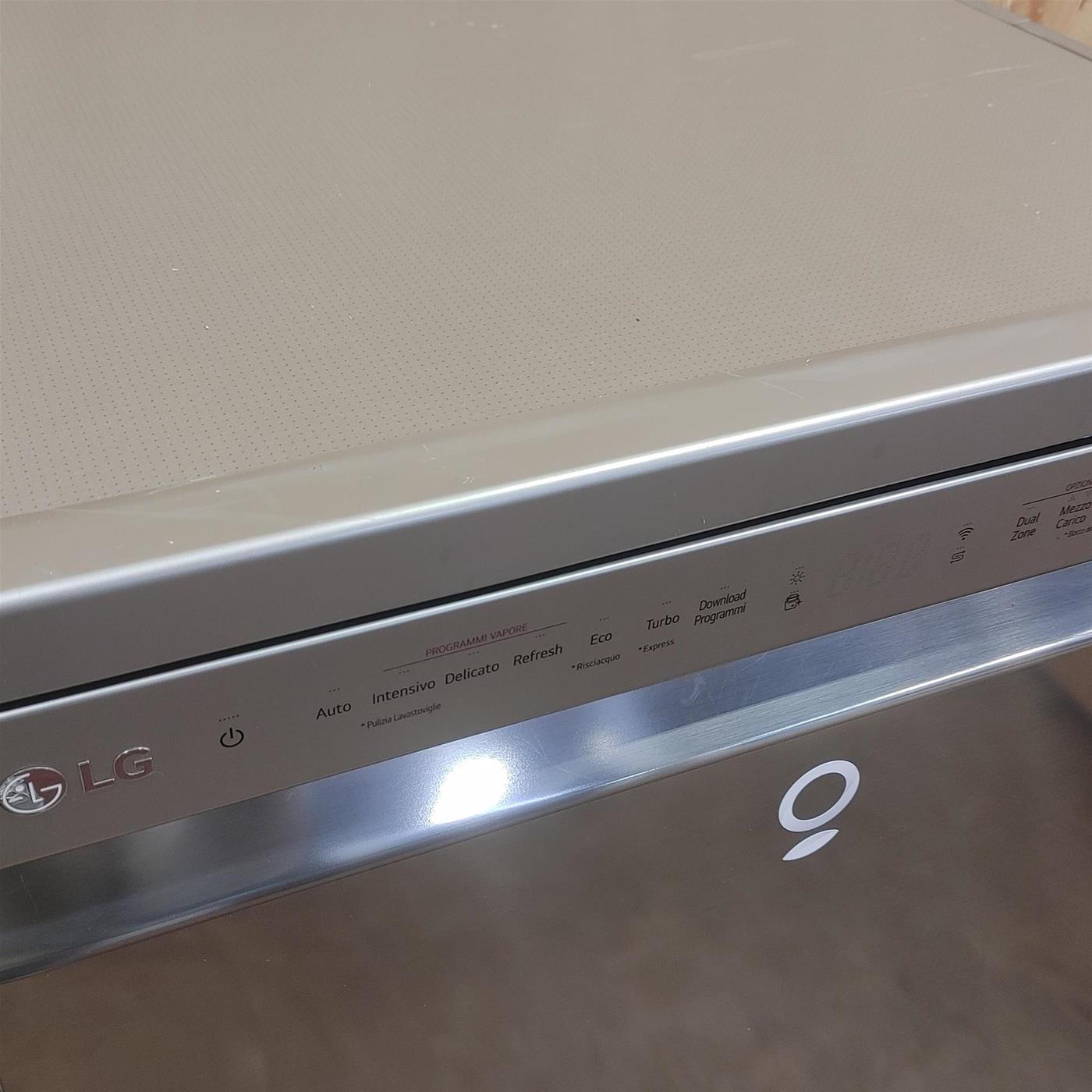 LG QuadWash DB325TXS Lavastoviglie a scomparsa totale Classe E 14 coperti Vapore Wi-Fi