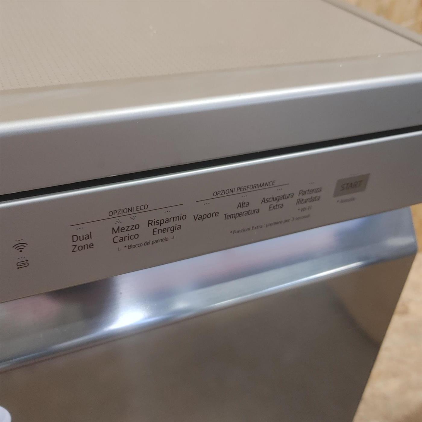 LG QuadWash DB325TXS Lavastoviglie a scomparsa totale Classe E 14 coperti Vapore Wi-Fi