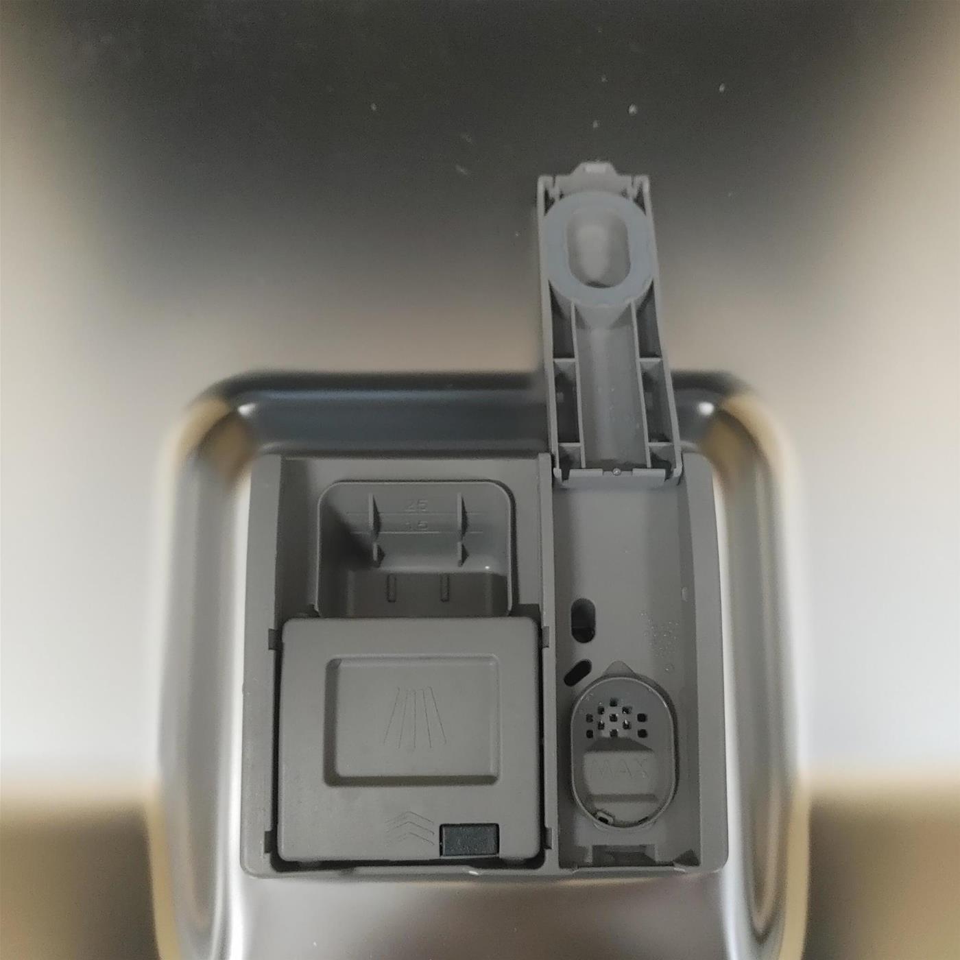 LG QuadWash DB325TXS Lavastoviglie a scomparsa totale Classe E 14 coperti Vapore Wi-Fi