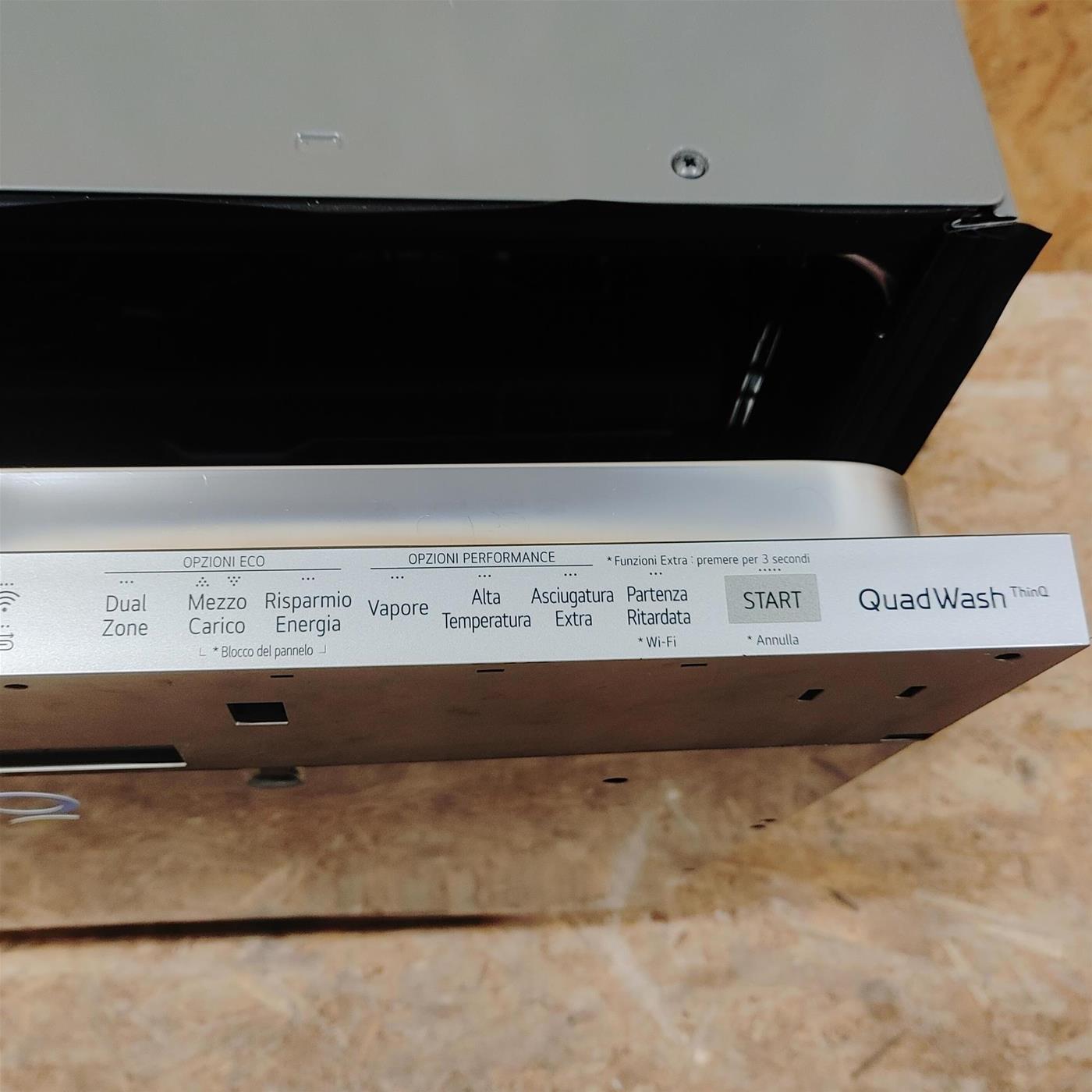 LG DF325FPS Lavastoviglie Libera installazione 14 coperti E