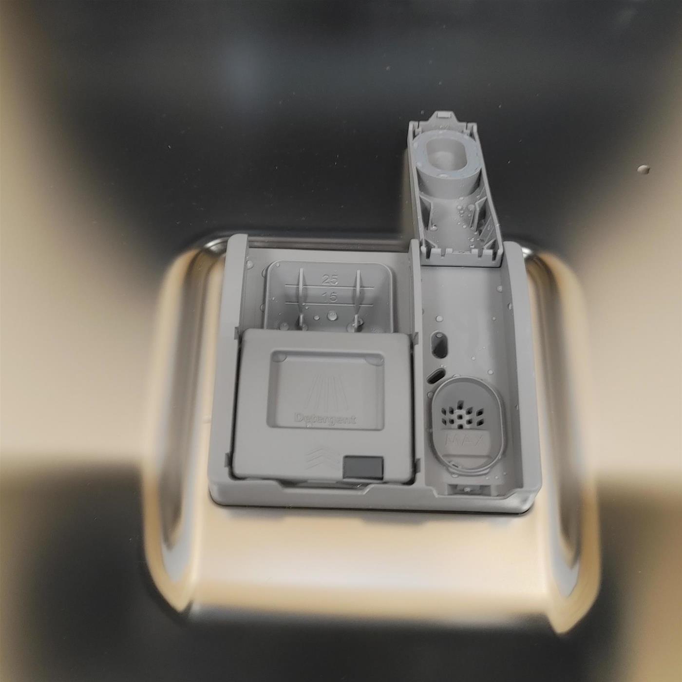 Lavastoviglie LG DB365TXS.AASQEIS A scomparsa totale 14 coperti B