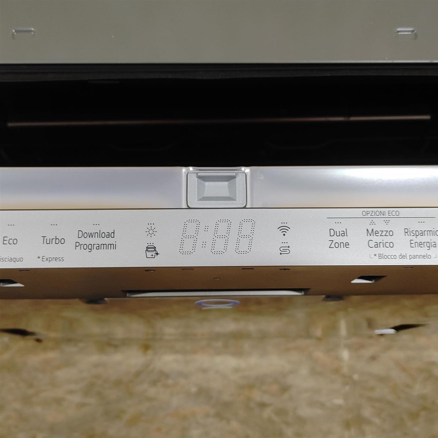 Lavastoviglie LG DB475TXS A scomparsa totale 14 coperti A