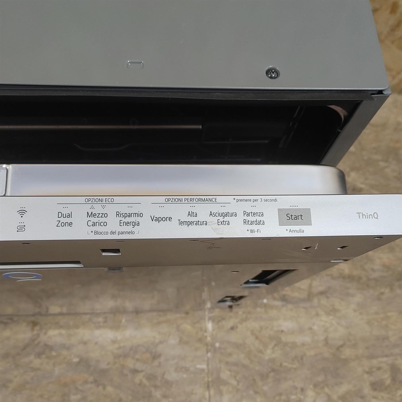 Lavastoviglie LG DB475TXS A scomparsa totale 14 coperti A