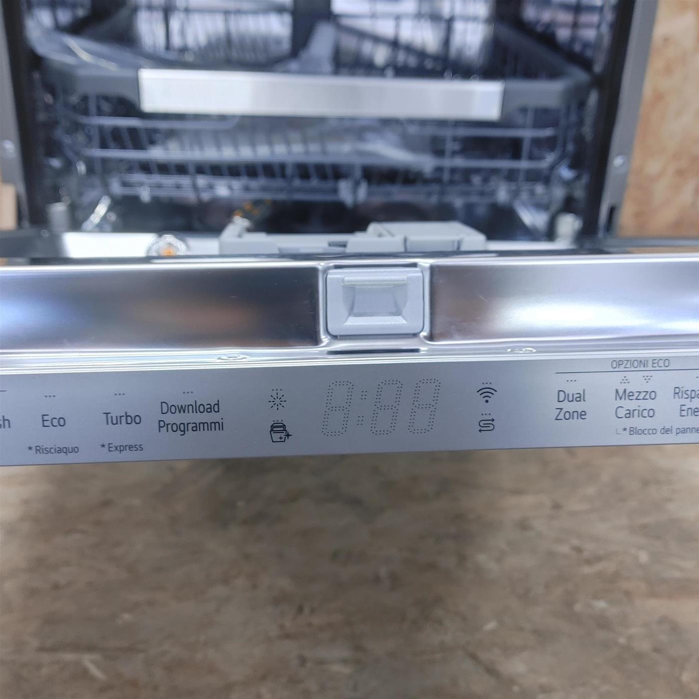 Lavastoviglie LG DB475TXS A scomparsa totale 14 coperti A