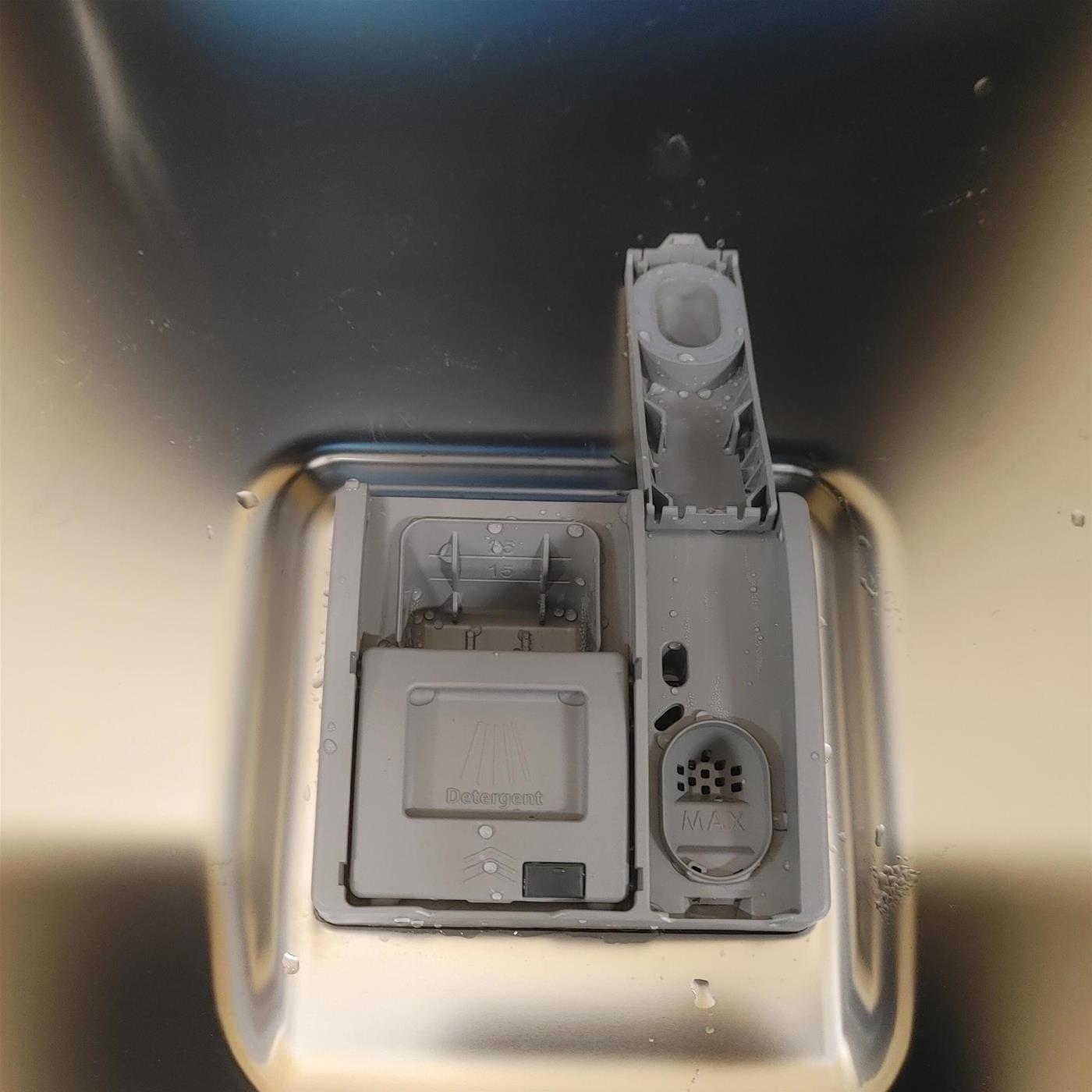 Lavastoviglie LG DB475TXS A scomparsa totale 14 coperti A