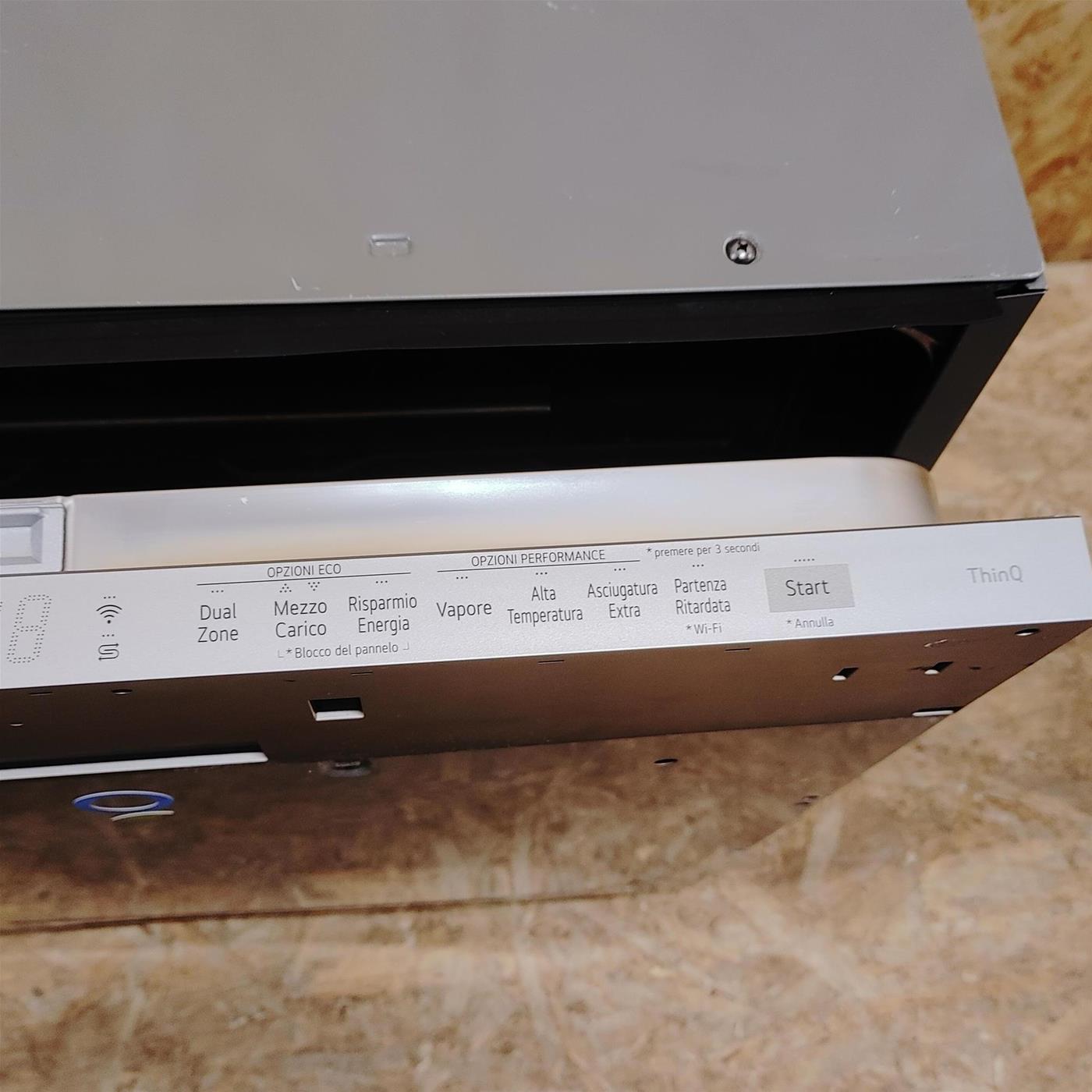 LG QuadWash DB325TXS Lavastoviglie a scomparsa totale Classe E 14 coperti Vapore Wi-Fi