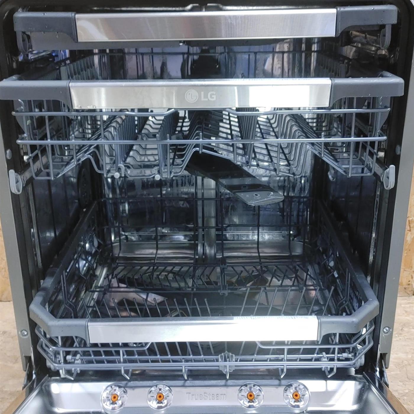 LG QuadWash DB325TXS Lavastoviglie a scomparsa totale Classe E 14 coperti Vapore Wi-Fi