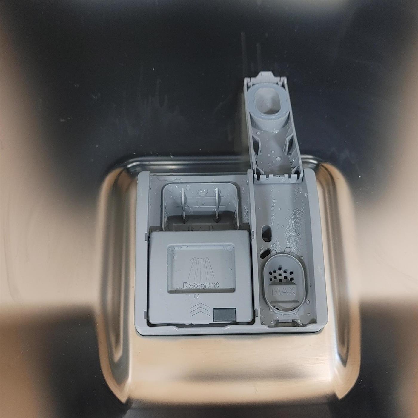 LG QuadWash DB325TXS Lavastoviglie a scomparsa totale Classe E 14 coperti Vapore Wi-Fi