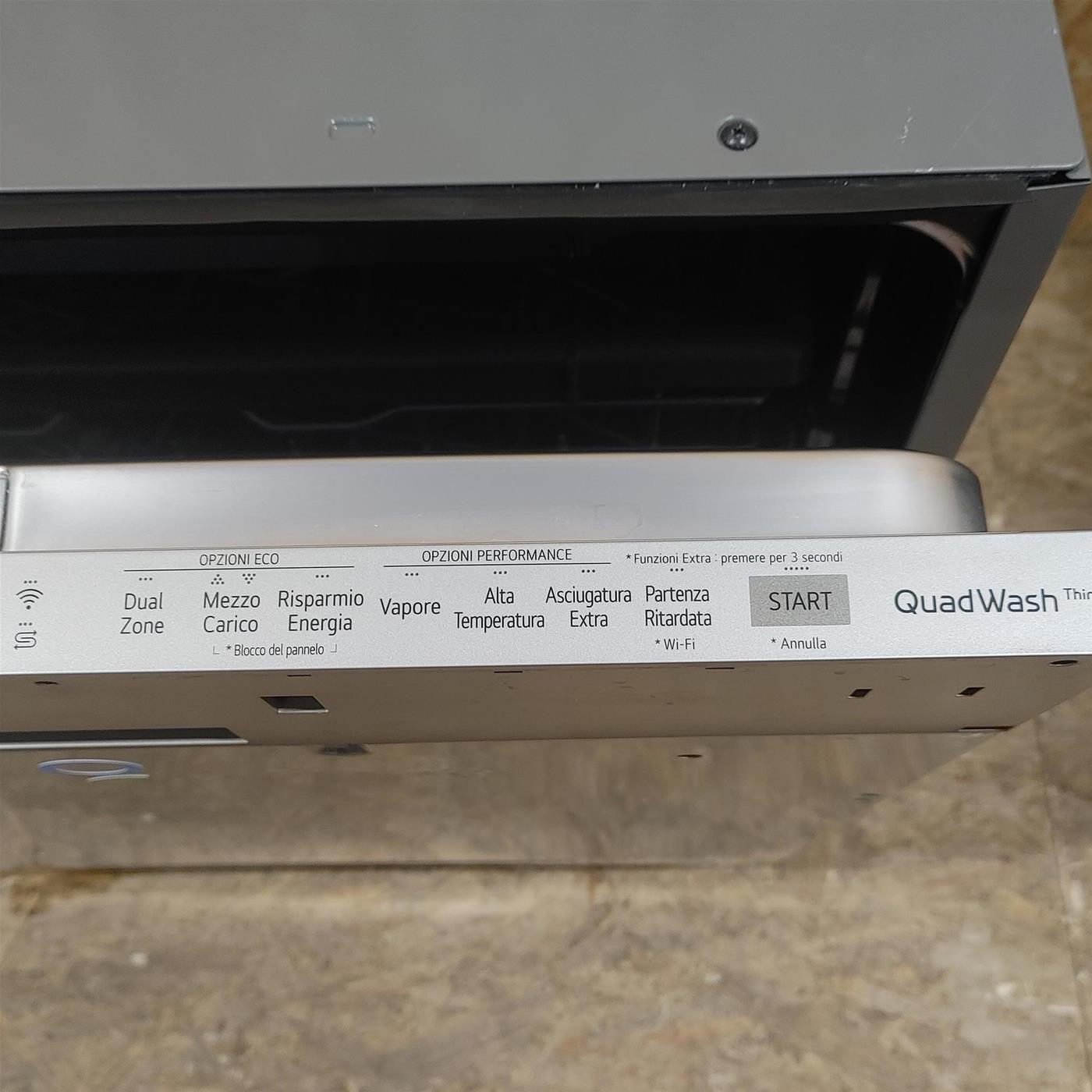 LG QuadWash DB325TXS Lavastoviglie a scomparsa totale Classe E 14 coperti Vapore Wi-Fi