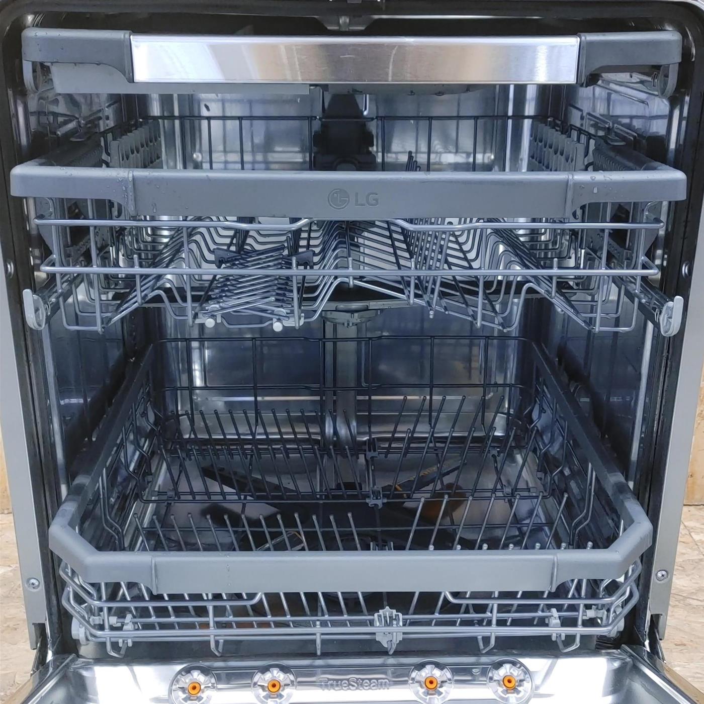 LG QuadWash DB325TXS Lavastoviglie a scomparsa totale Classe E 14 coperti Vapore Wi-Fi