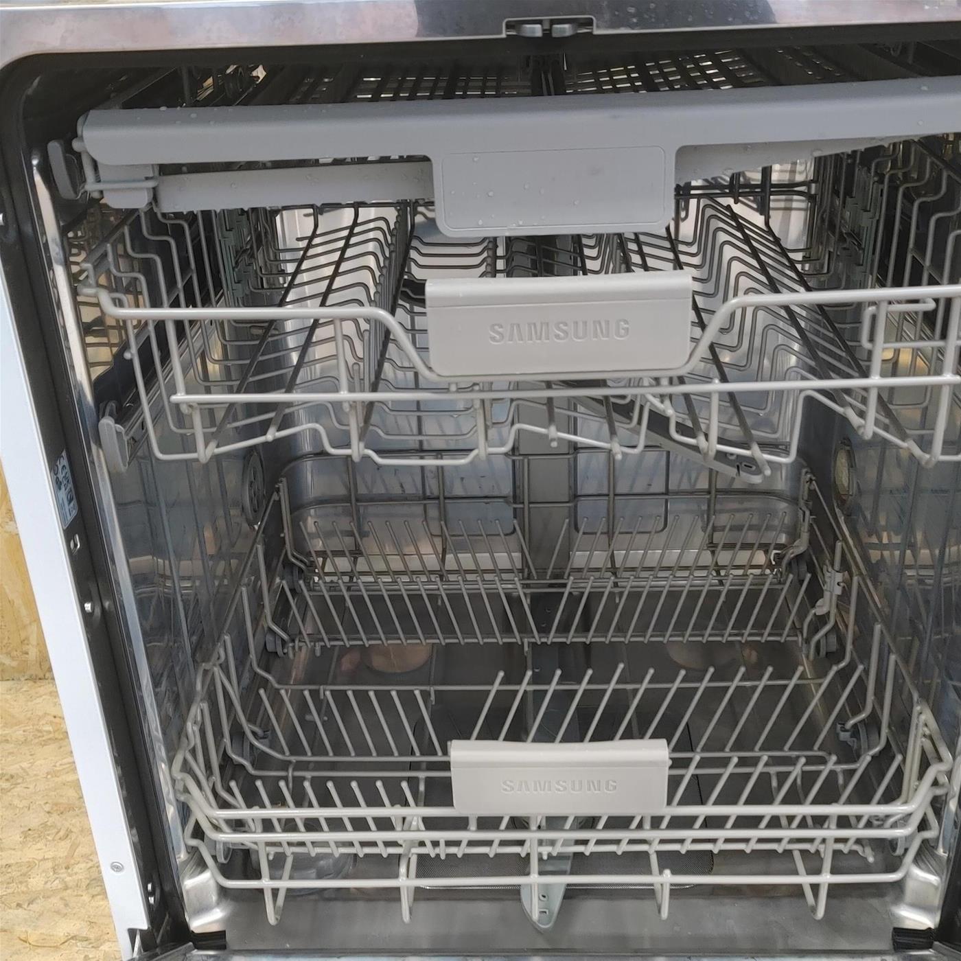 Samsung Lavastoviglie Serie 5500 DW60M6070IB