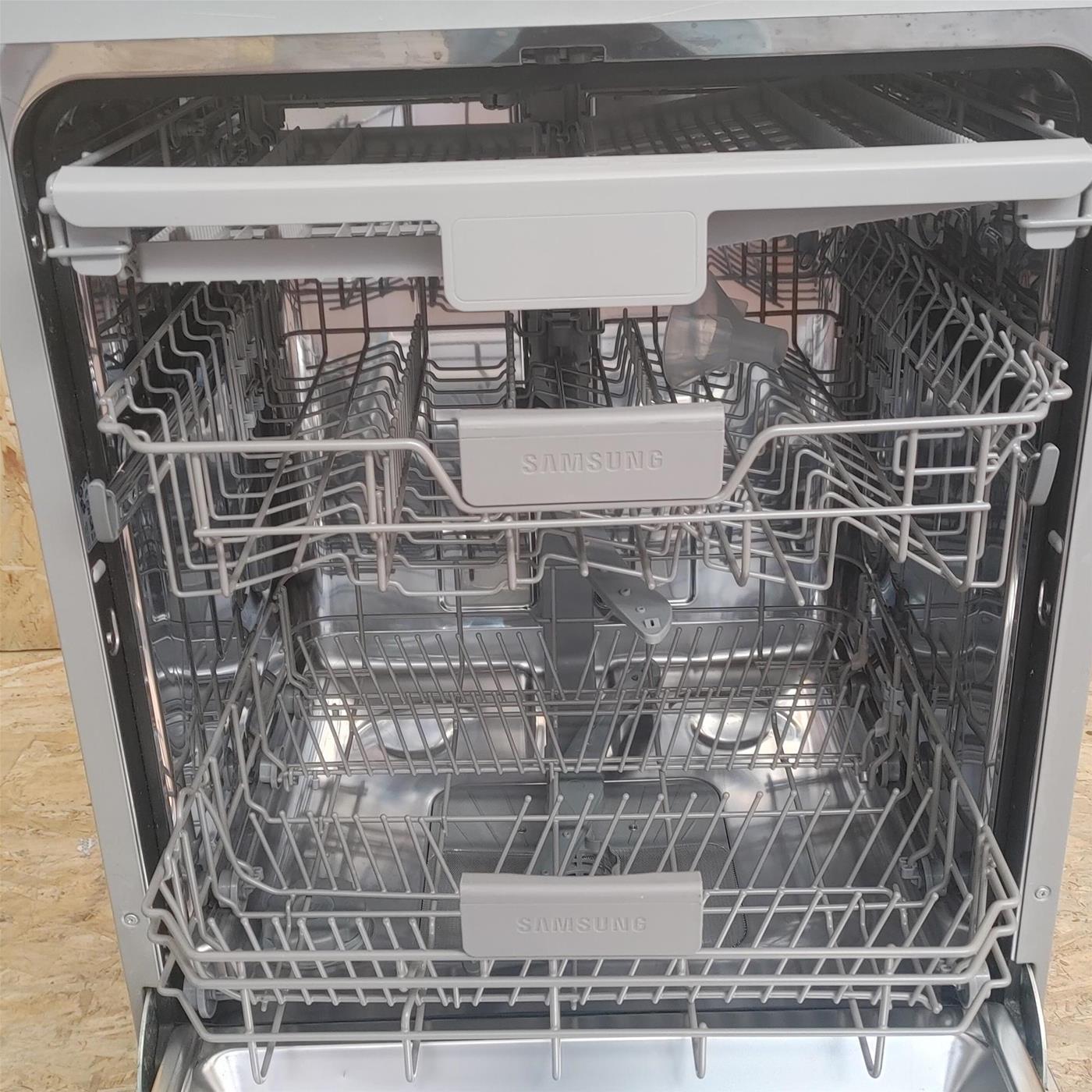 Samsung Lavastoviglie DW60M6050FS