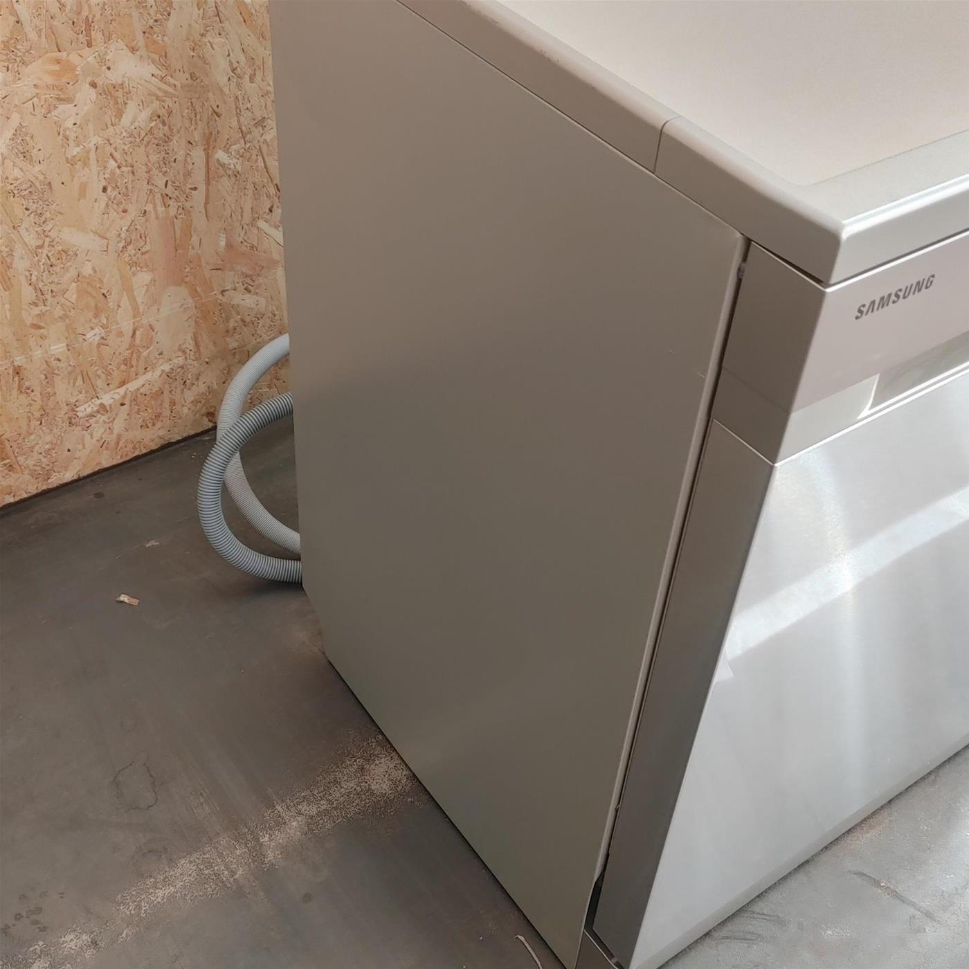 Lavastoviglie Samsung DW60M6050FS Libera installazione 14 coperti E