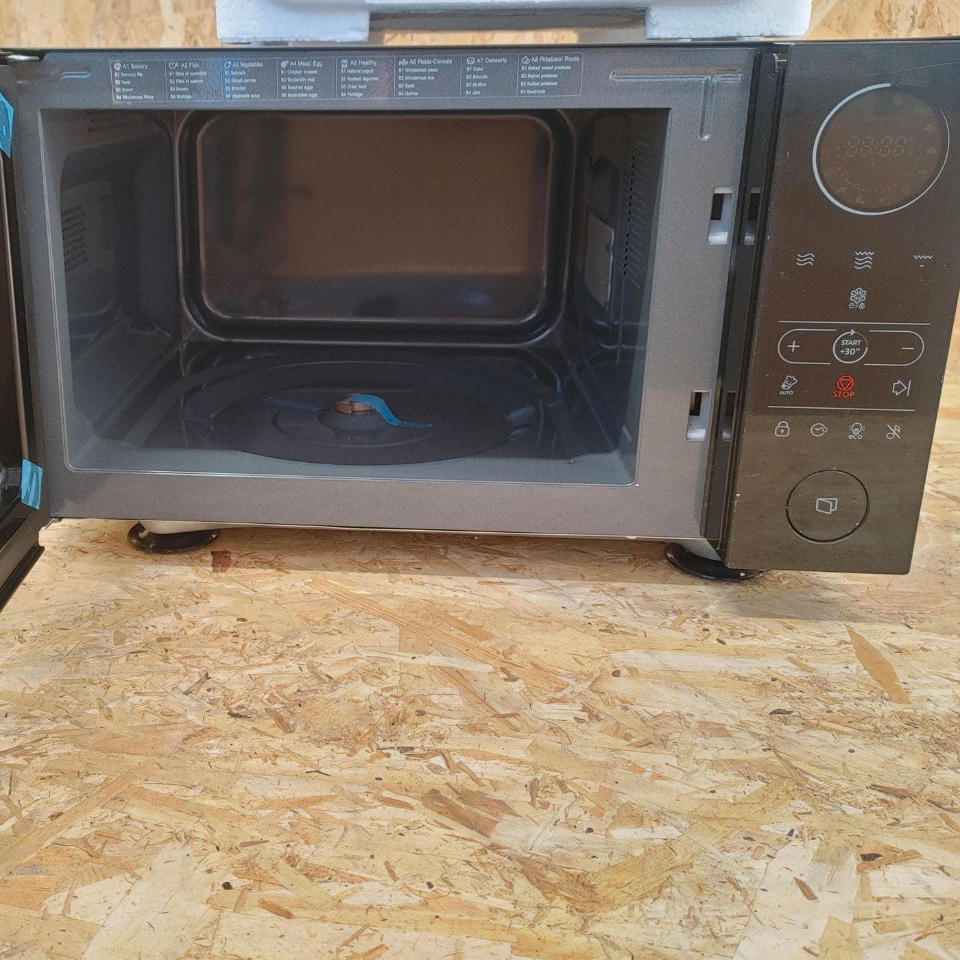 Hoover Chefvolution HMGI25TB Superficie piana Microonde con grill 25 L 900 W Nero