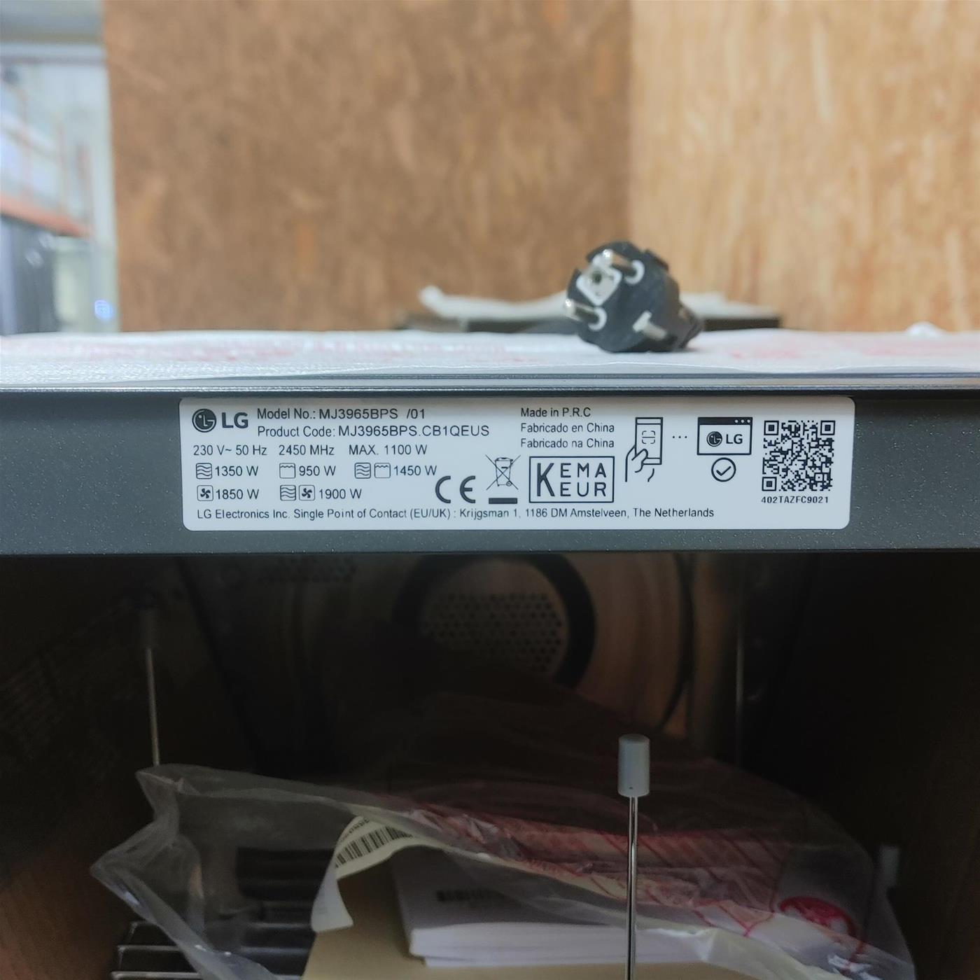 LG MJ3965BPS microonde Piano cottura Microonde combinato 39 L 1350 W Nero