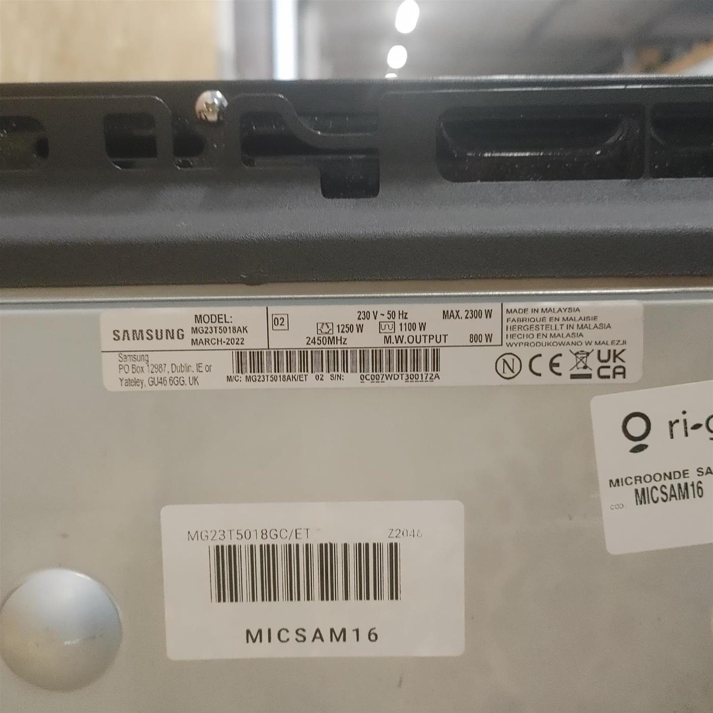 Samsung MG23T5018GC/ET microonde Piano cottura Microonde combinato 23 L 800 W Nero