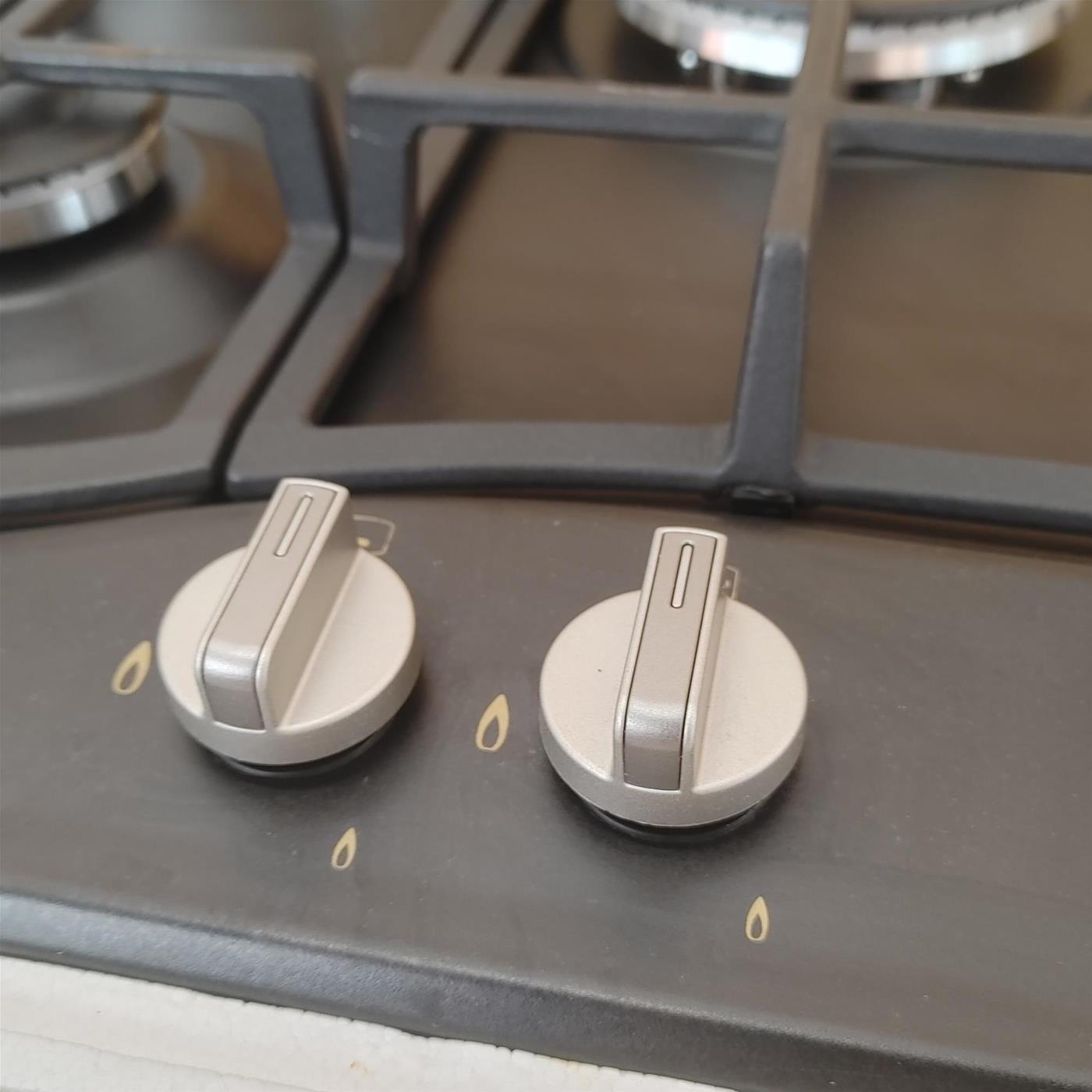 Hotpoint PCN 641 T/IX/HAR Stainless steel Da incasso 60 cm Gas 4 Fornello(i) Piani cottura (869991005410) Hotpoint PCN 641 T/IX/HAR Stainless steel Da incasso 60 cm Gas 4 Fornello(i)
