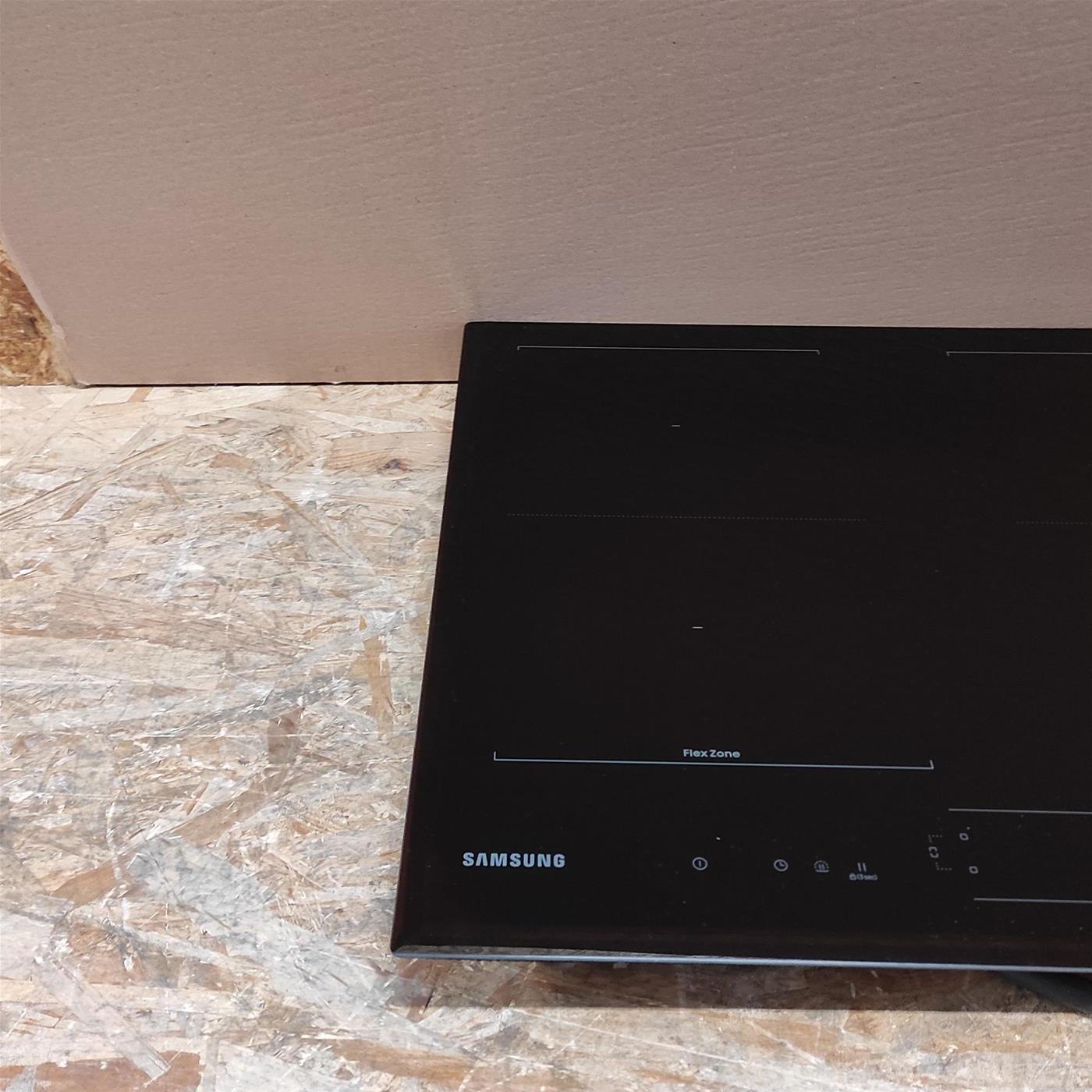 Piano cottura Samsung NZ64B5066KK a induzione 60cm Flex Zone WiFi