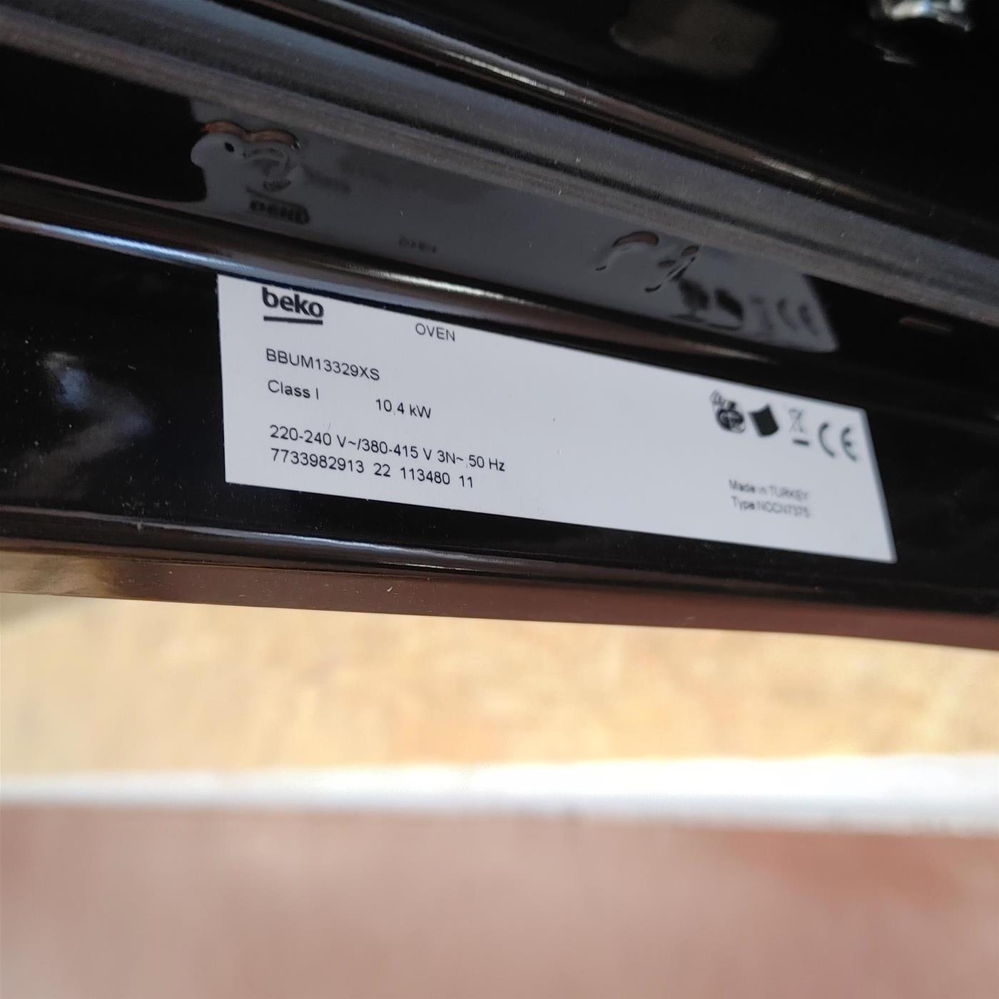 Beko BBUM13329X set di elettrodomestici Forno e Piano cottura in vetroceramica elettrico