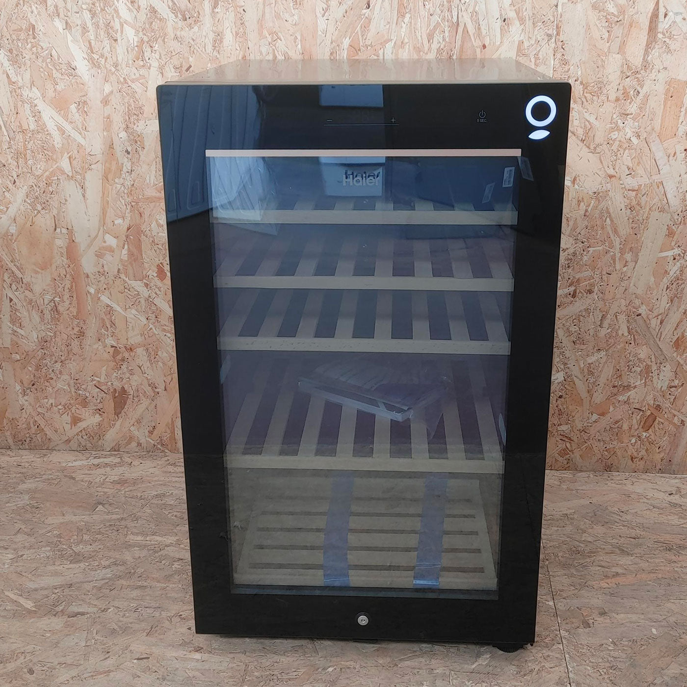 Haier Wine Bank 50 Serie 5 HWS49GA Cantinetta frigo con compressore Libera installazione Nero 49 bottiglia(e)