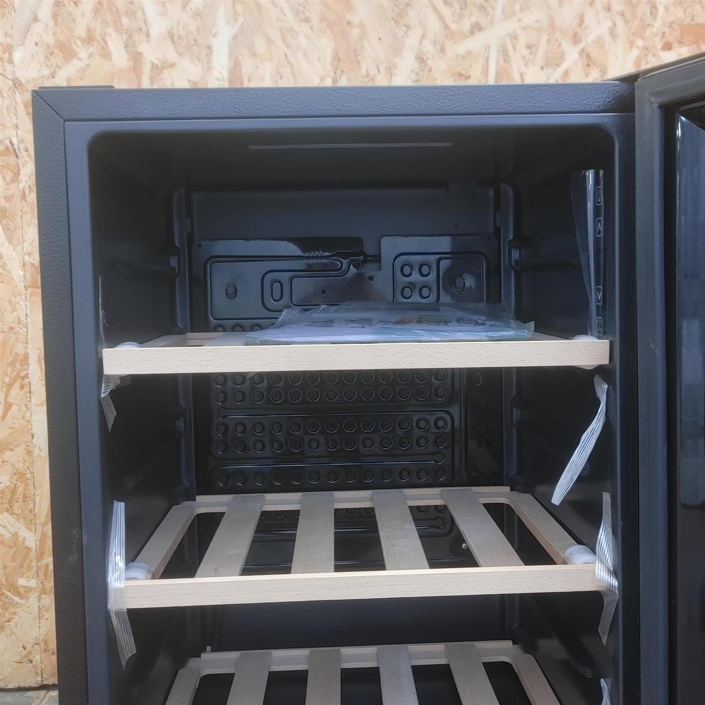 Cantinetta vino Hisense RW12D4NWG0 Libera installazione 30 Bottiglie