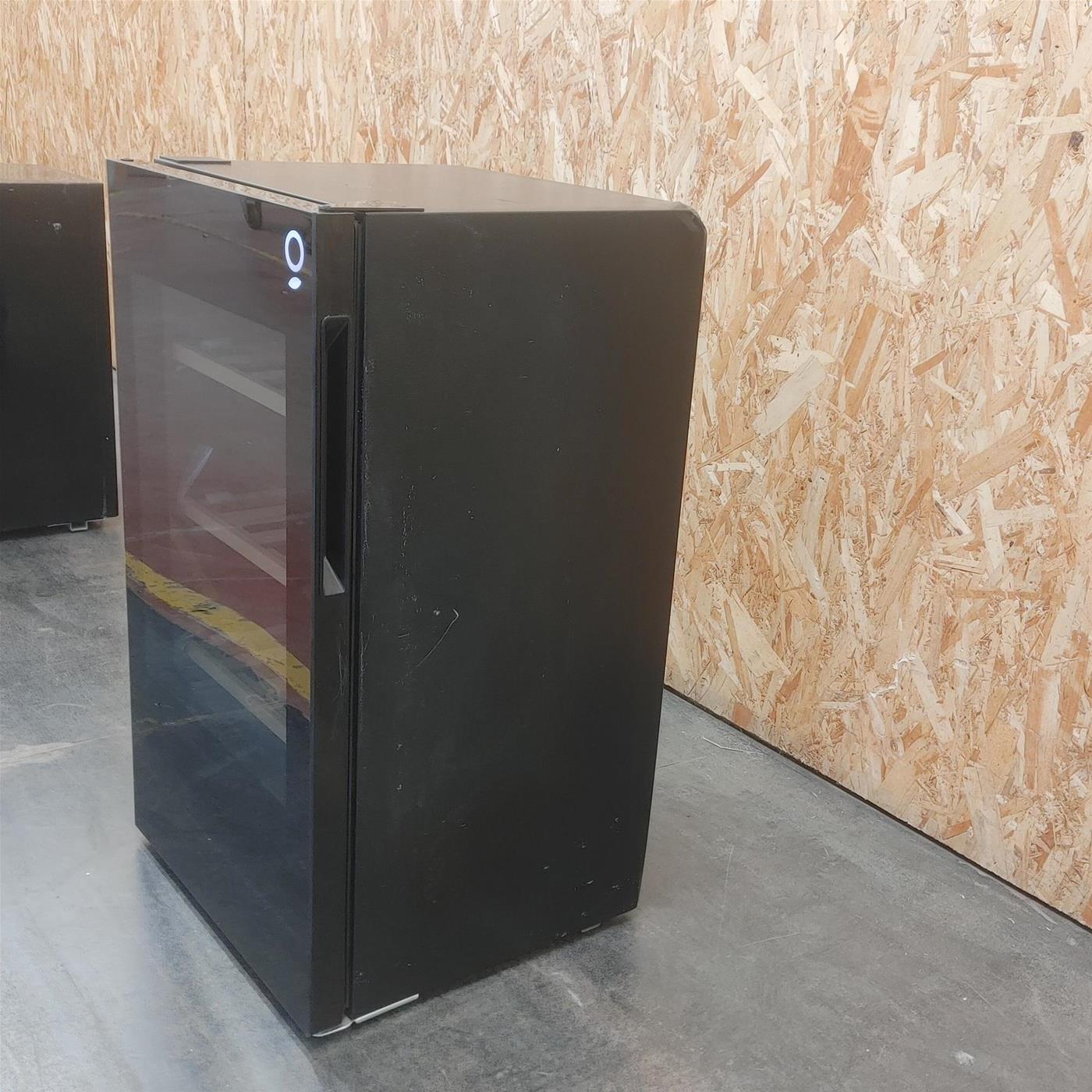Cantinetta vino Hisense RW12D4NWG0 Libera installazione 30 Bottiglie