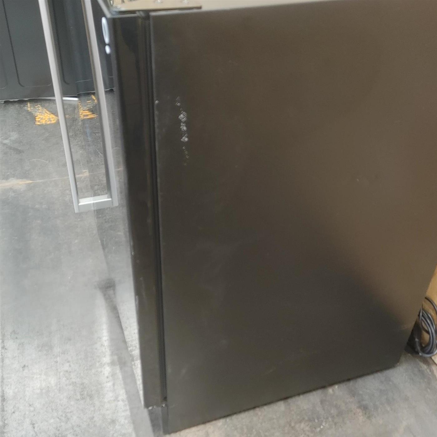Hisense RW18W4NWLGF Cantinetta vino con compressore Libera installazione Nero 54 bottiglie