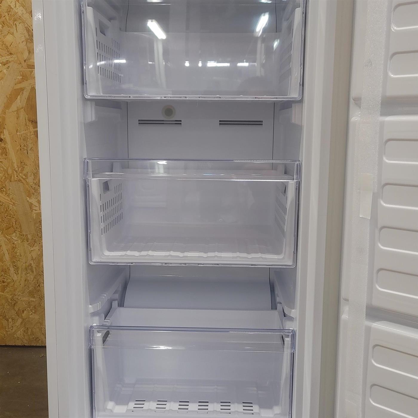 Congelatore verticale Beko BFNA247E40SN da Incasso 220 L