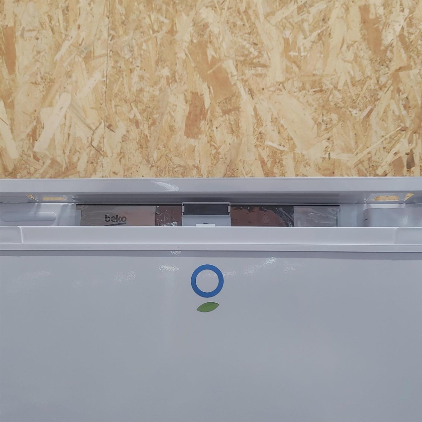 Congelatore verticale Beko BFNA247E40SN da Incasso 220 L