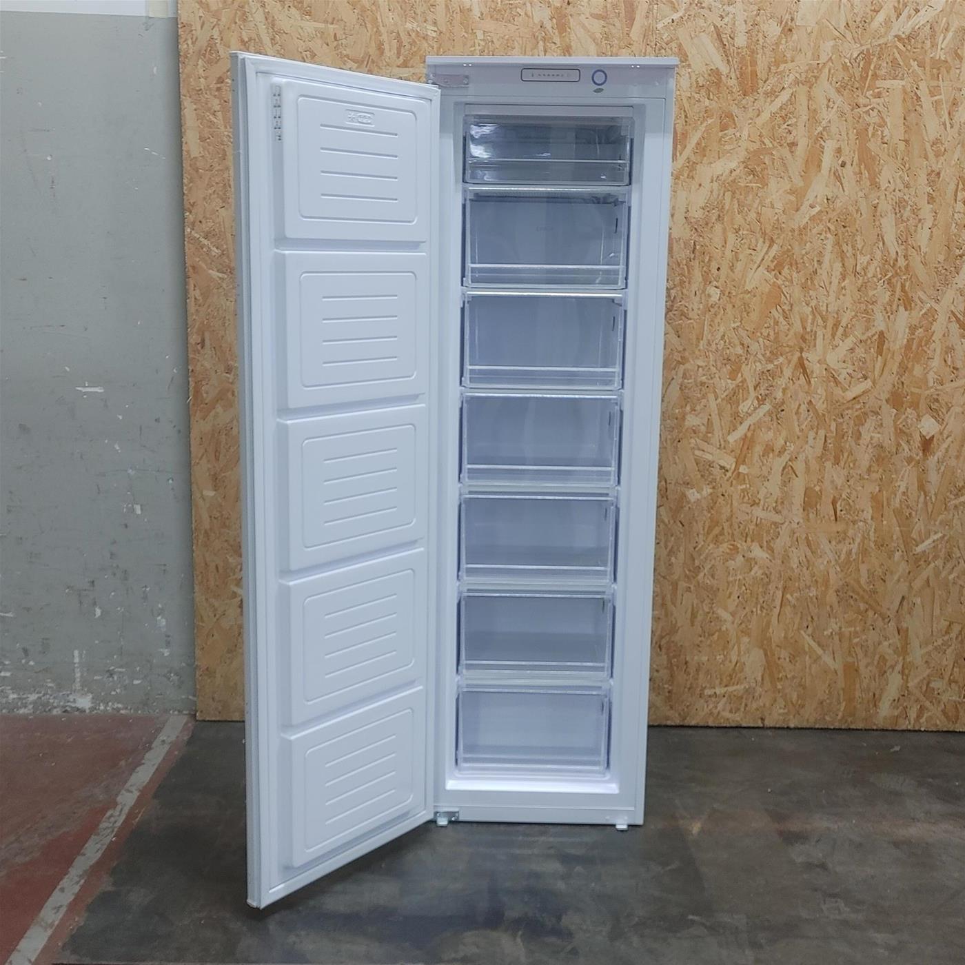 Congelatore verticale Candy CUS518EW  Da incasso 204 L