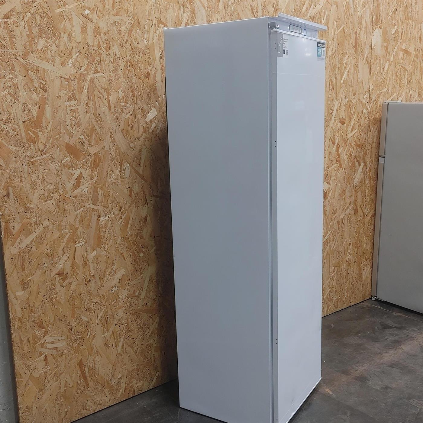 Congelatore verticale Candy CUS518EW  Da incasso 204 L