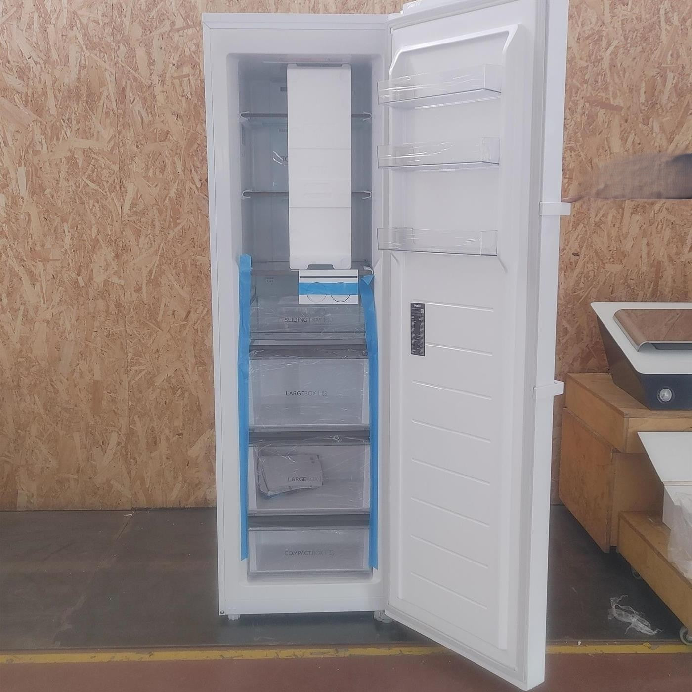 Congelatore verticale Haier UP 60 Series 7 H4F306WDH1 Libera installazione 301 L