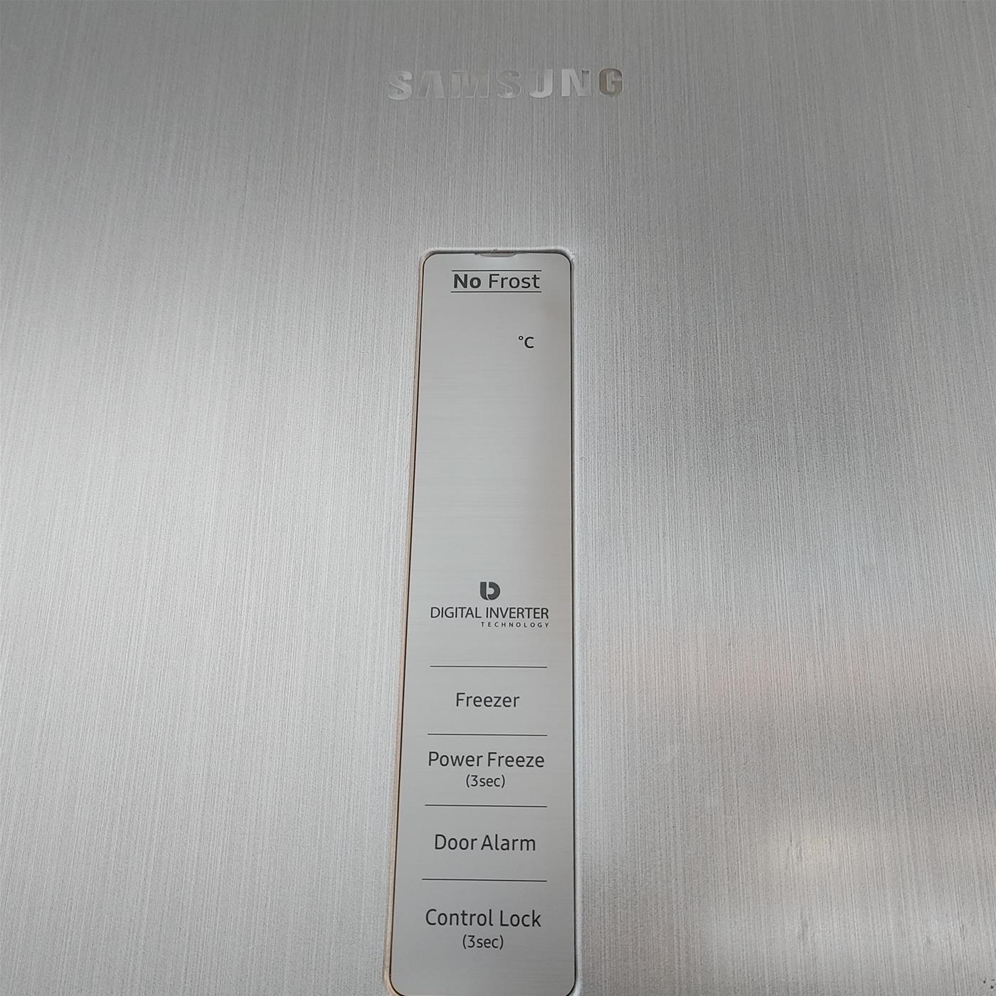 Samsung RZ32M713ES9 Congelatore verticale Libera installazione E Argento, No Frost