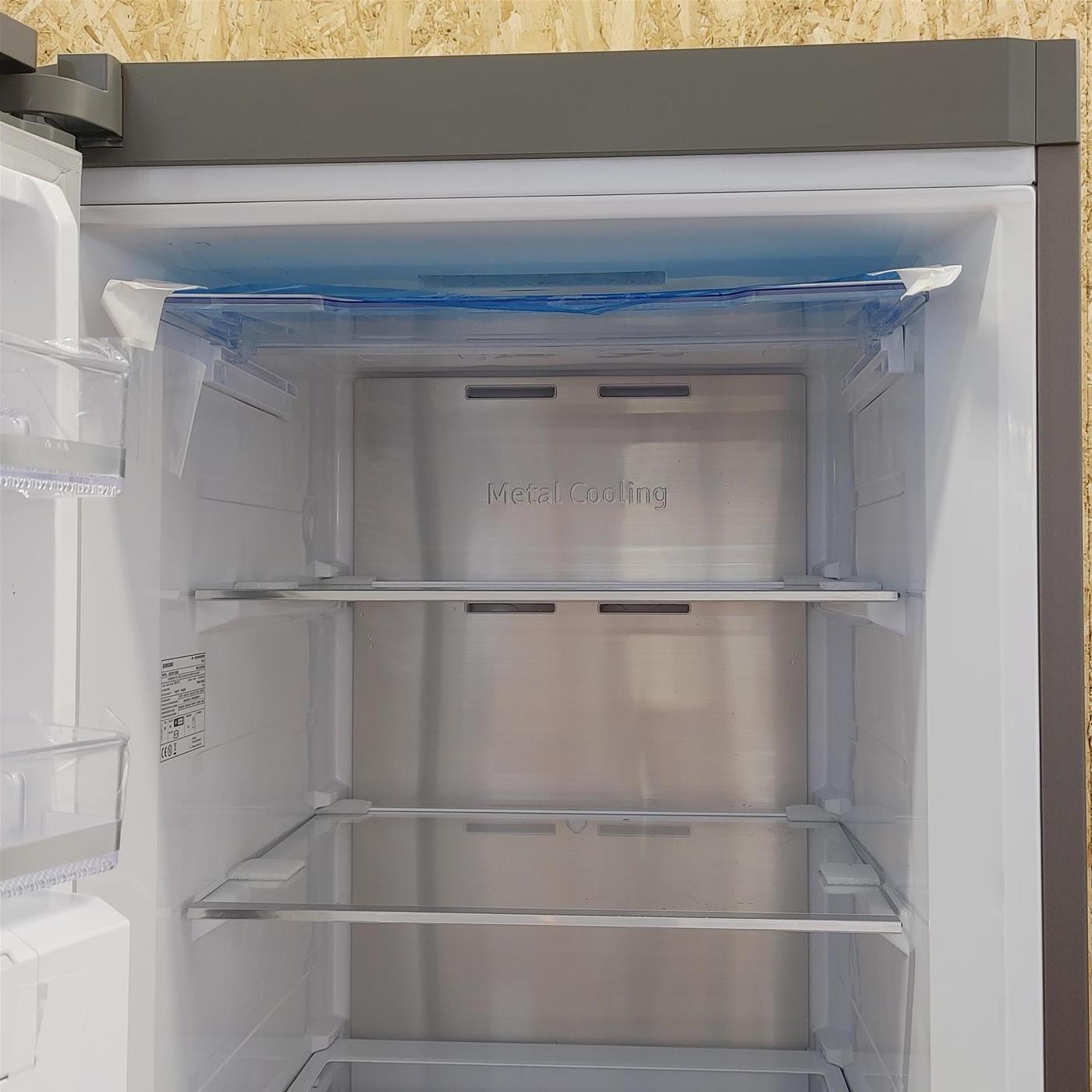 Samsung RZ32M713ES9 congelatore Congelatore verticale Libera installazione E Argento