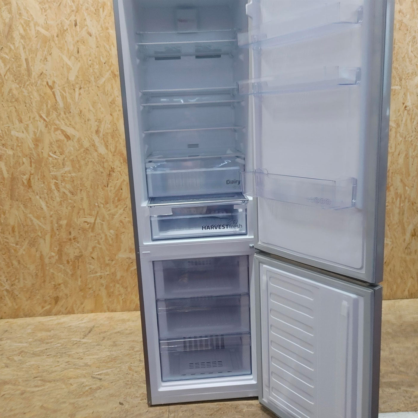Beko RCNA406E60ZXBHN frigorifero con congelatore Libera installazione 362 L C Metallico