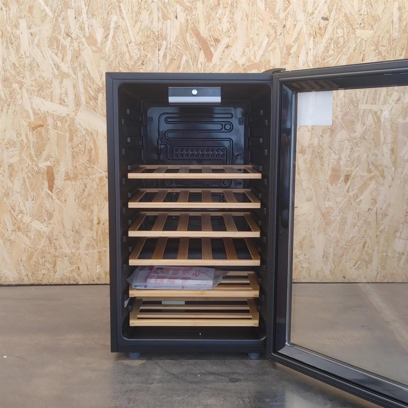Candy DiVino CWC 150 MH Frigorifero per vino a compressore Libera installazione Nero 41 bottiglia/e