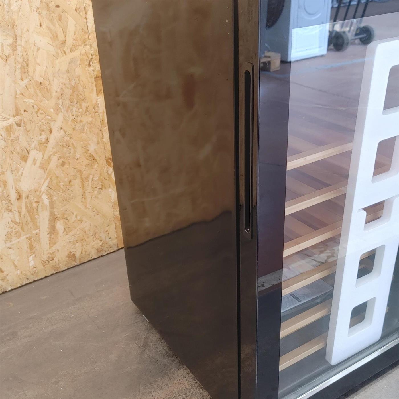 Candy DiVino CWC 150 MH Frigorifero per vino a compressore Libera installazione Nero 41 bottiglia/e