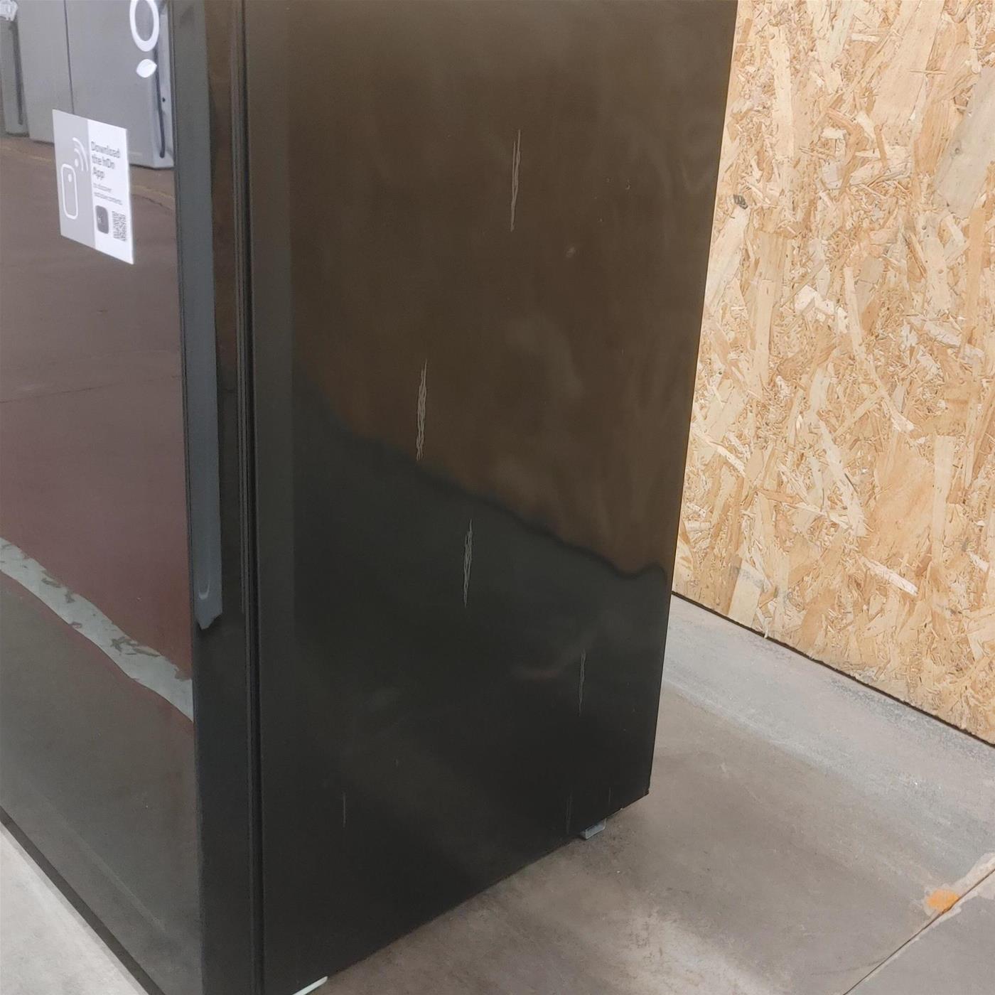Candy DiVino CWC 150 ED/N Frigorifero per vino a compressore Libera installazione Nero 41 bottiglia/e