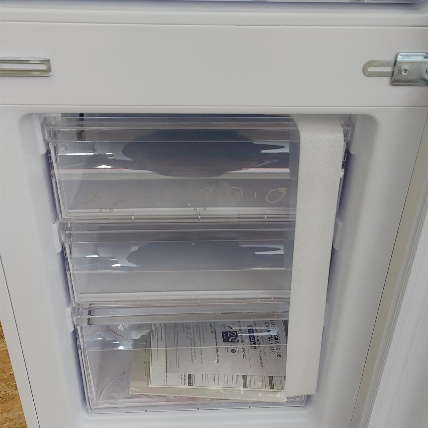 Candy BCBS 184 NPU frigorifero con congelatore Da incasso 266 L E Bianco