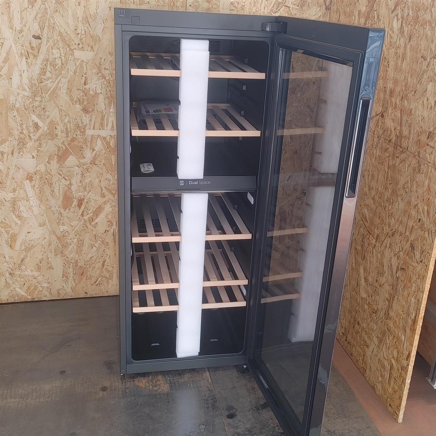 Haier Wine Bank 50 Serie 5 HWS79GDG Frigorifero per vino a compressore Libera installazione Nero 79 bottiglia/e