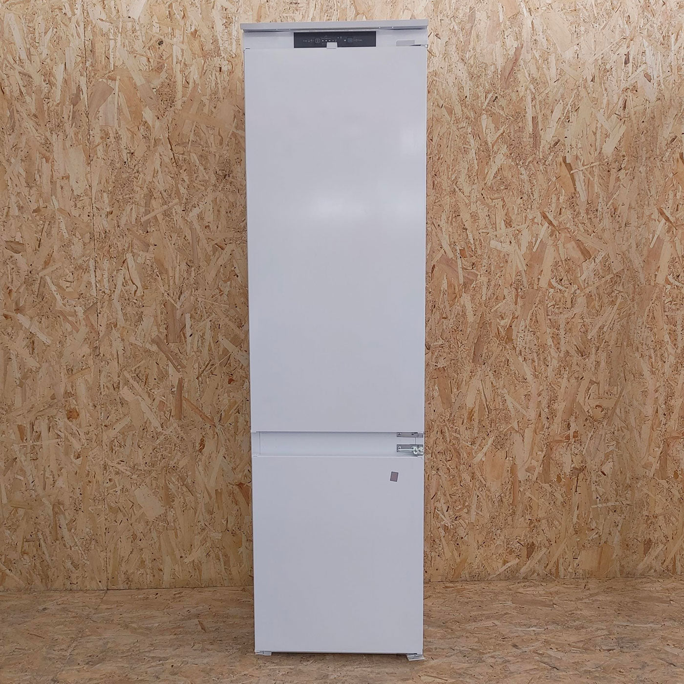 Indesit INC20 T332 frigorifero con congelatore Da incasso 280 L E Bianco
