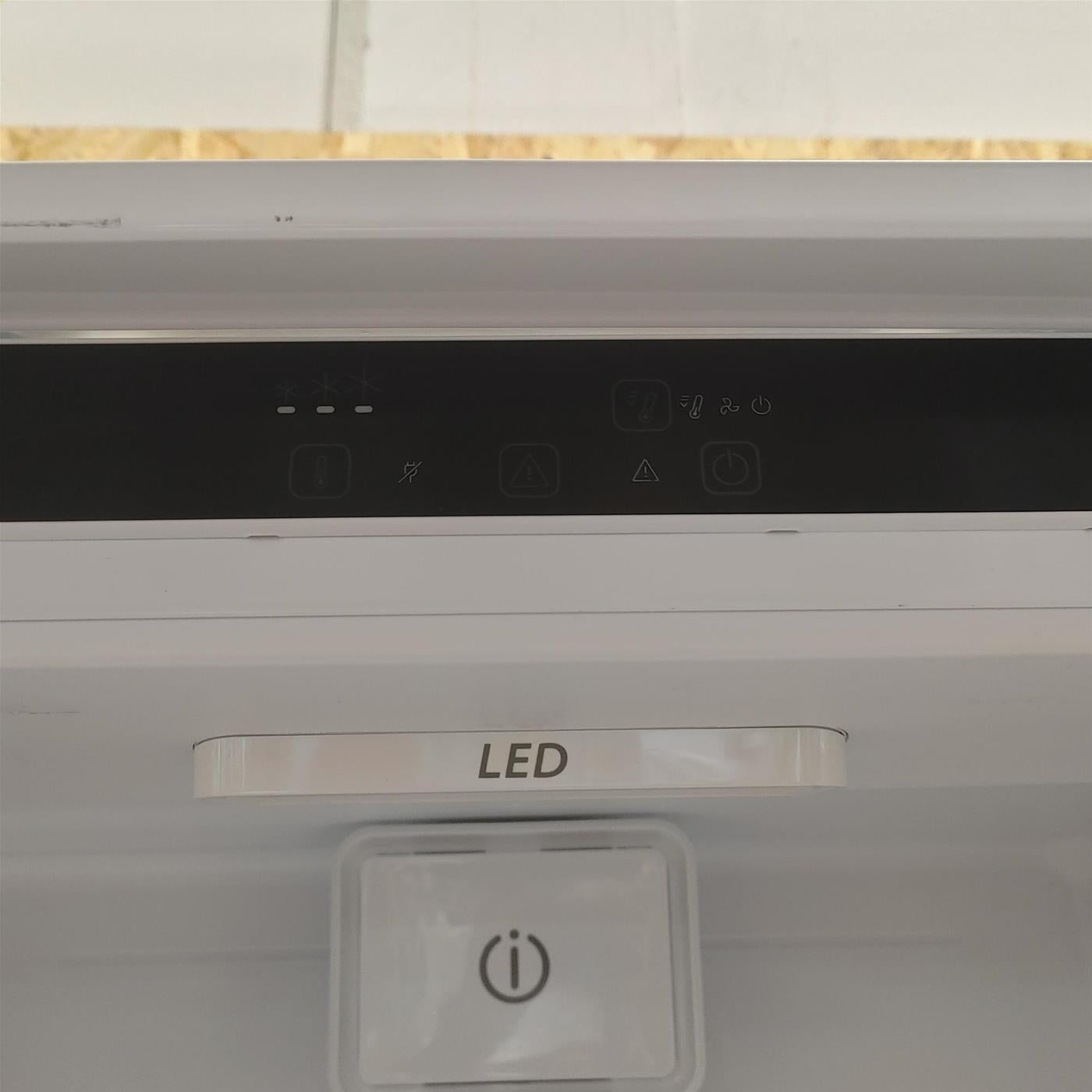 Frigorifero combinato da incasso Indesit - IND 400