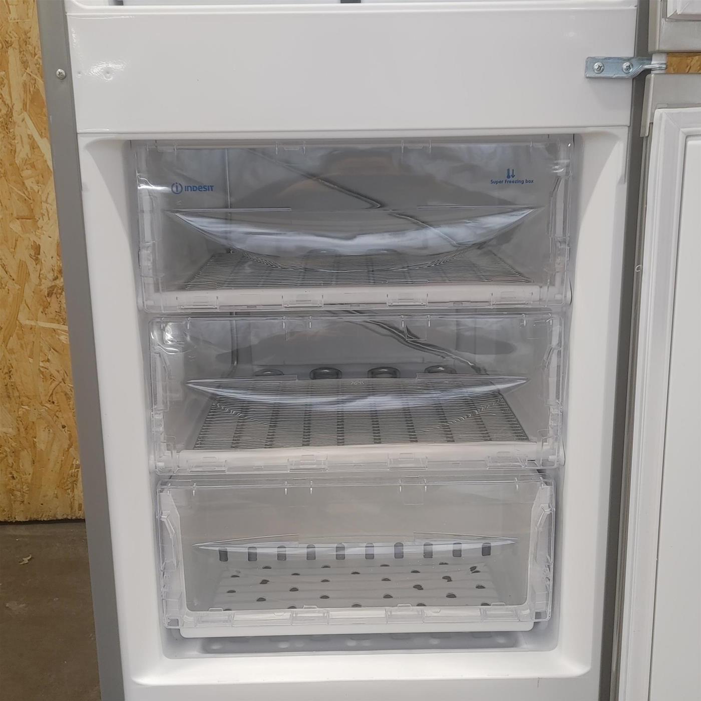 Frigorifero combinato Indesit NCAA 55 NX 228 L