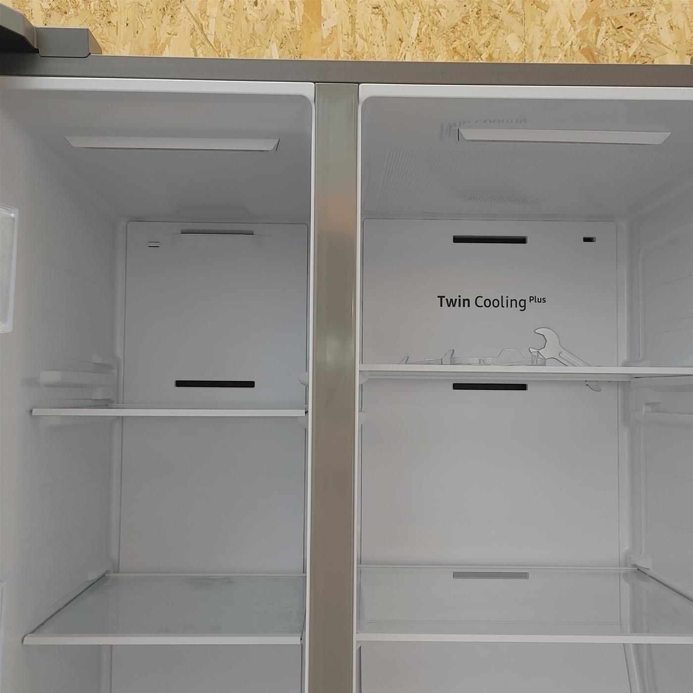 Samsung Frigorifero Side by Side Serie 8000 RS66A8101SL/EF